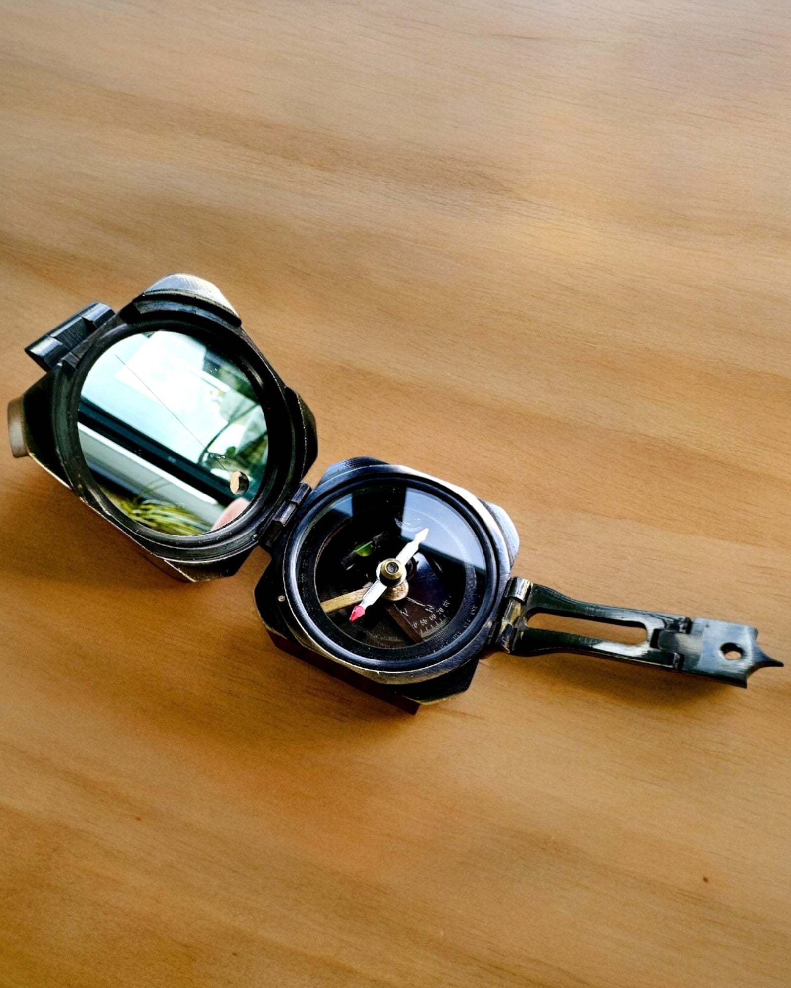 Sólido, compás premium Capitán "Navigator" - con opción de personalización con grabado