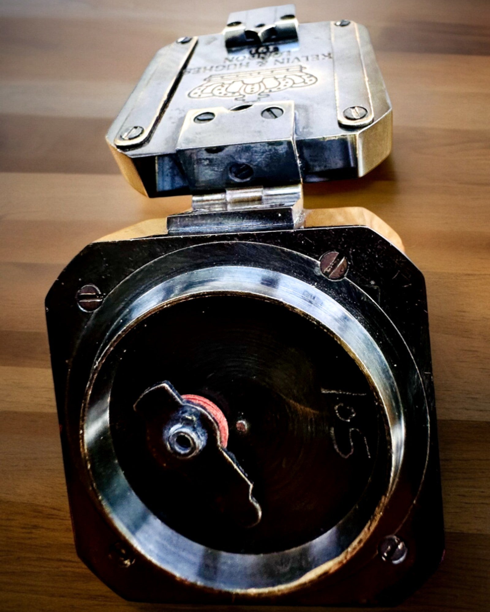 Sólido, compás premium Capitán "Navigator" - con opción de personalización con grabado