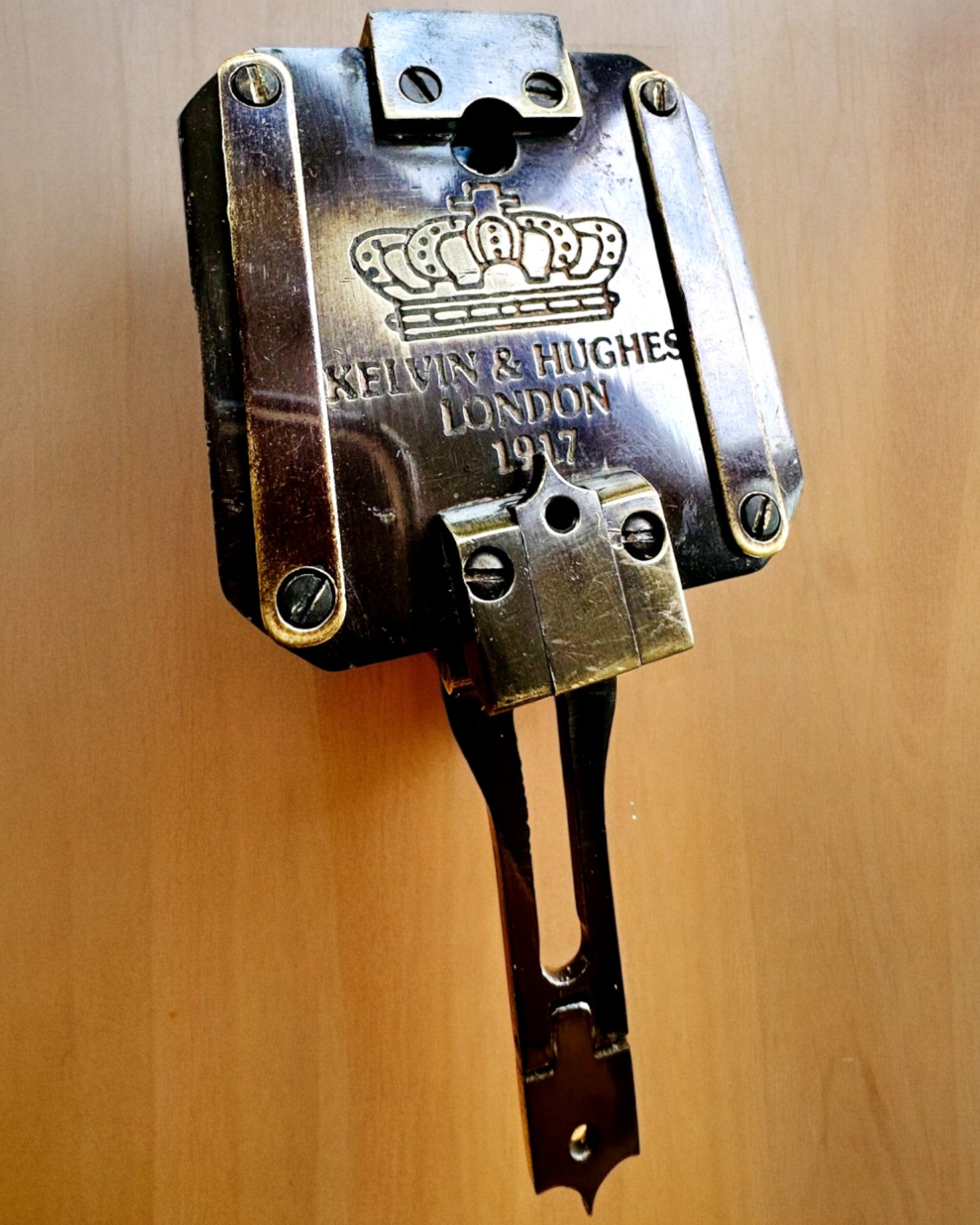 Sólido, compás premium Capitán "Navigator" - con opción de personalización con grabado