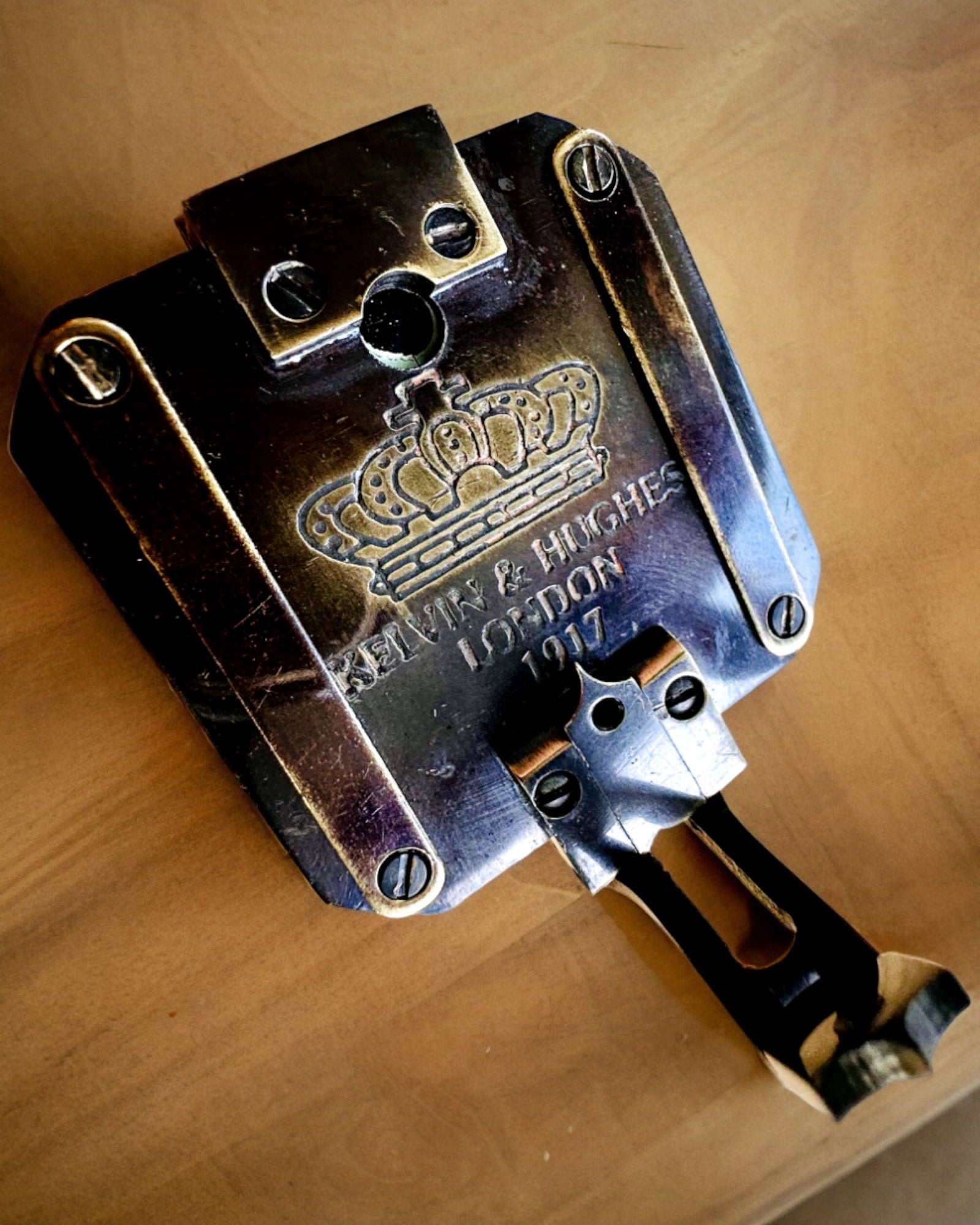 Sólido, compás premium Capitán "Navigator" - con opción de personalización con grabado