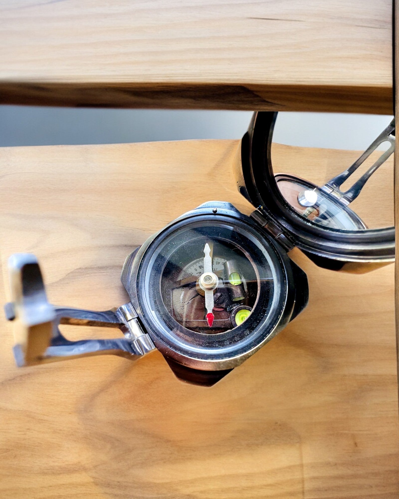 Sólido, compás premium Capitán "Navigator" - con opción de personalización con grabado