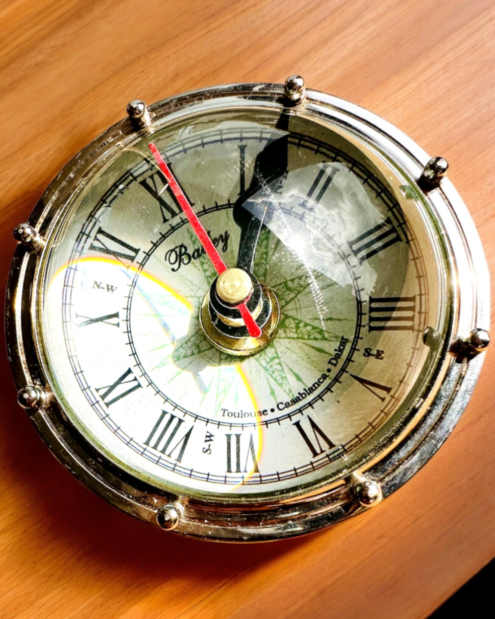 Bailey Compass Clock - Reloj Elegante con motivo de Brújula con Posibilidad de Grabado