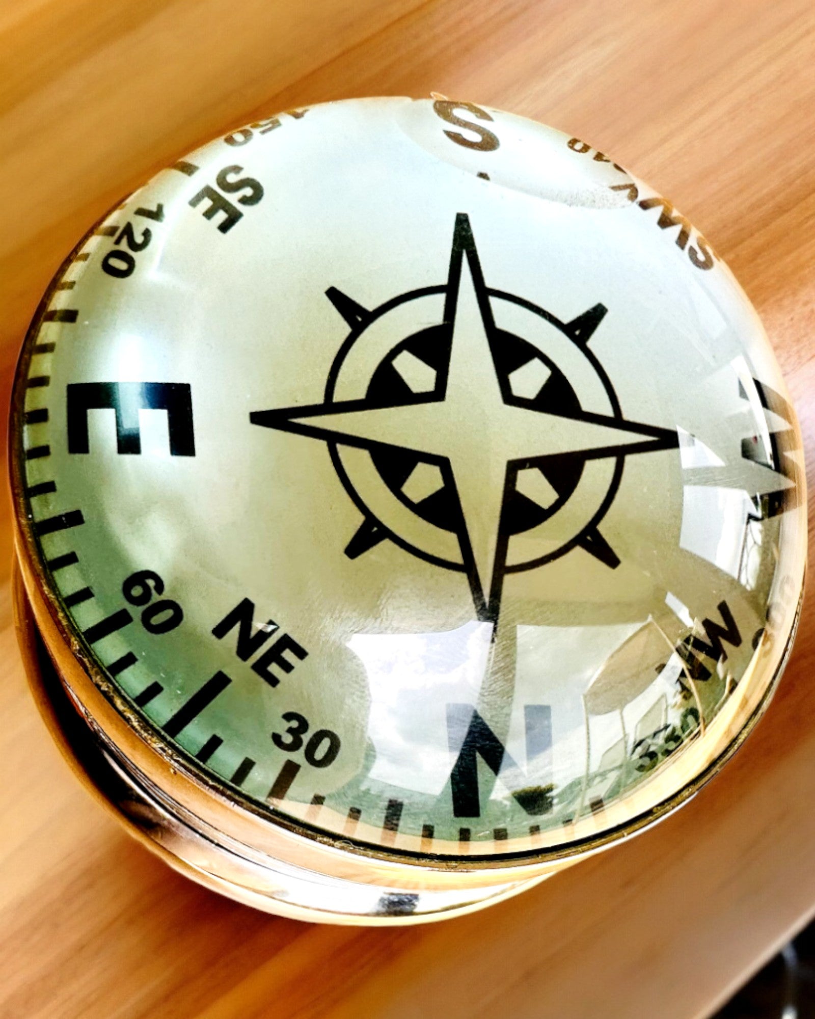 Bailey Compass Clock - Reloj Elegante con motivo de Brújula con Posibilidad de Grabado