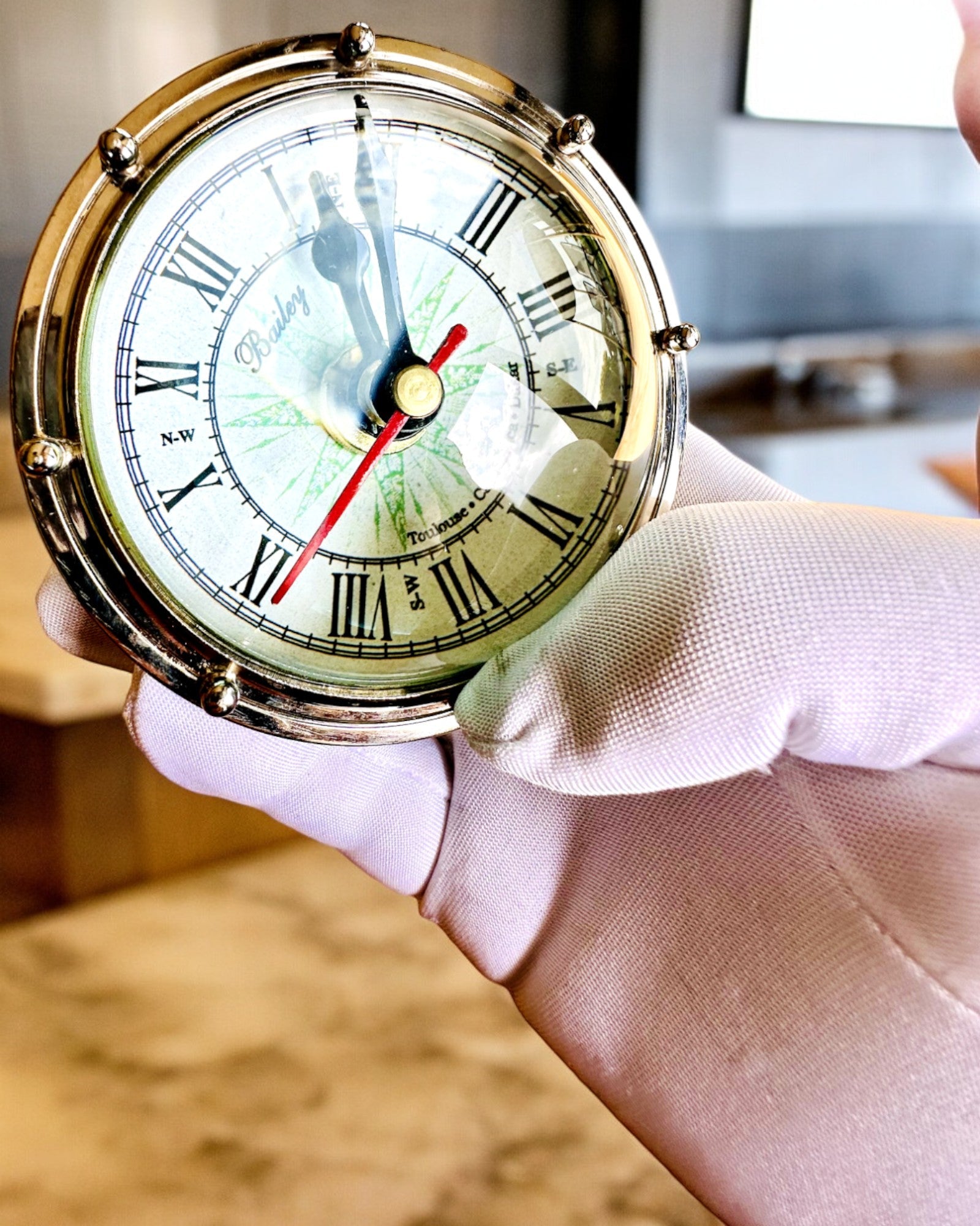 Bailey Compass Clock - Reloj Elegante con motivo de Brújula con Posibilidad de Grabado