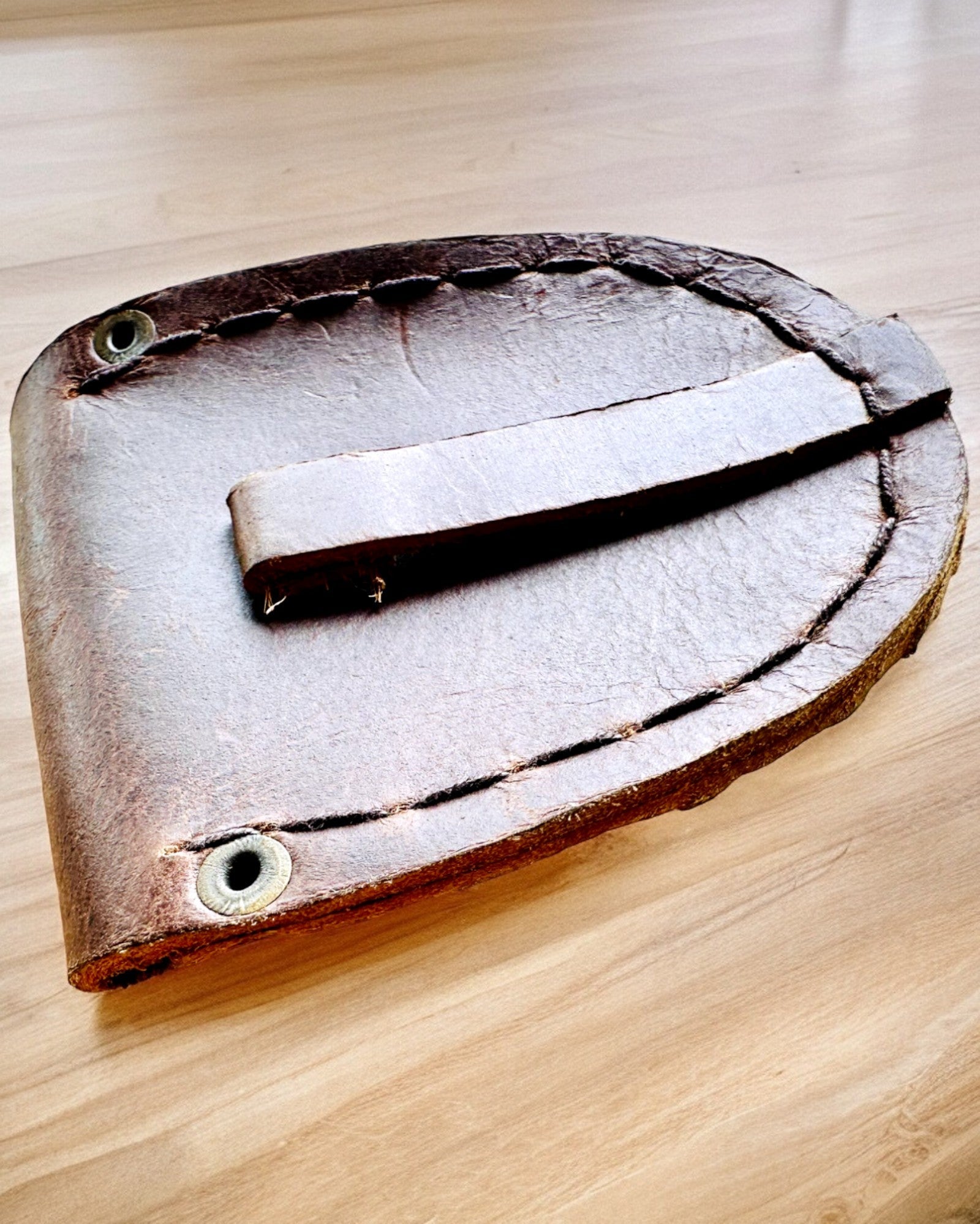 Estuche de Cuero "Odkrywca" - para brújula compacta o reloj de bolsillo - posibilidad de personalización con grabado