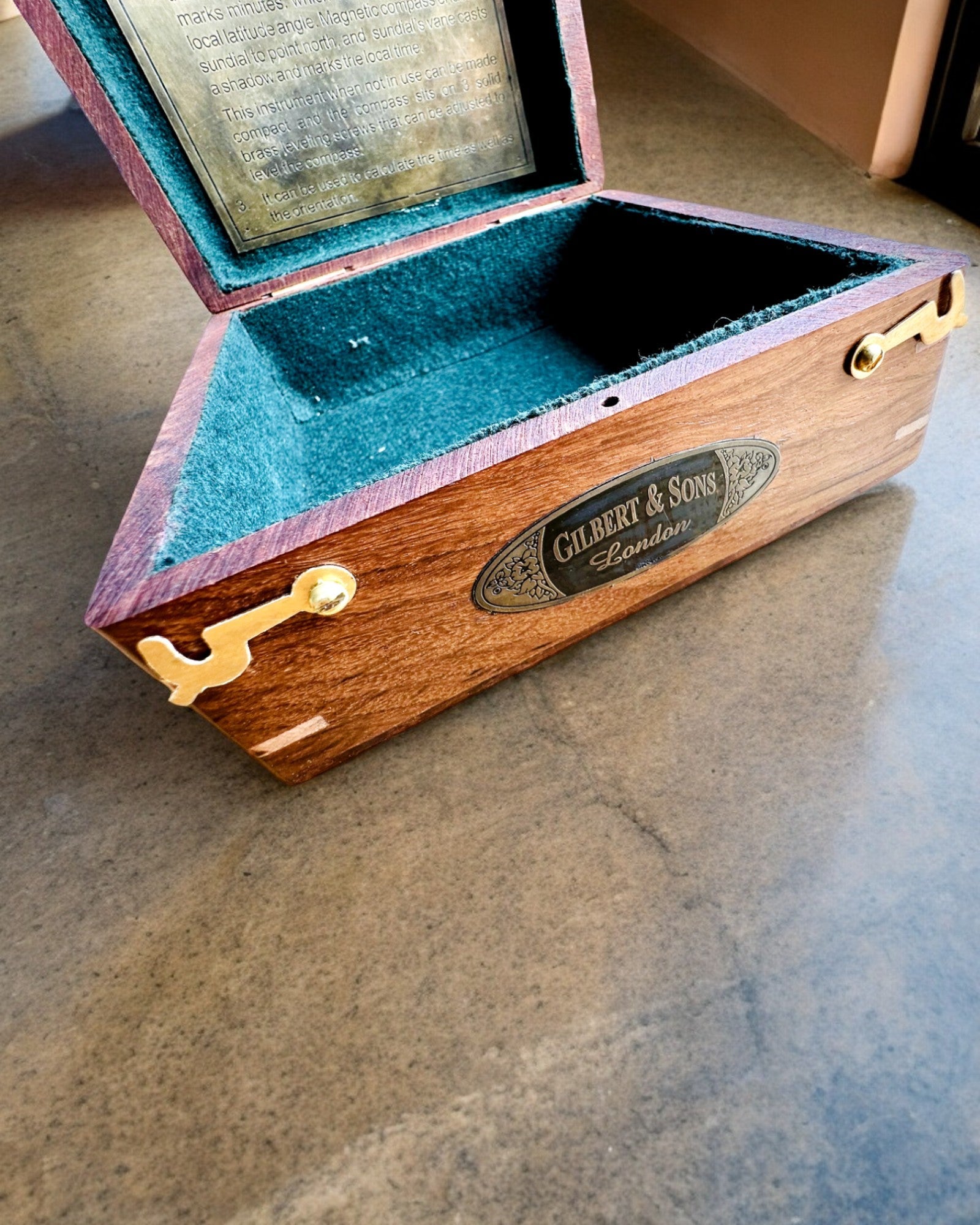 Caja Grande de Madera para Brújula "Gilbert & Sons" con Posibilidad de Grabado