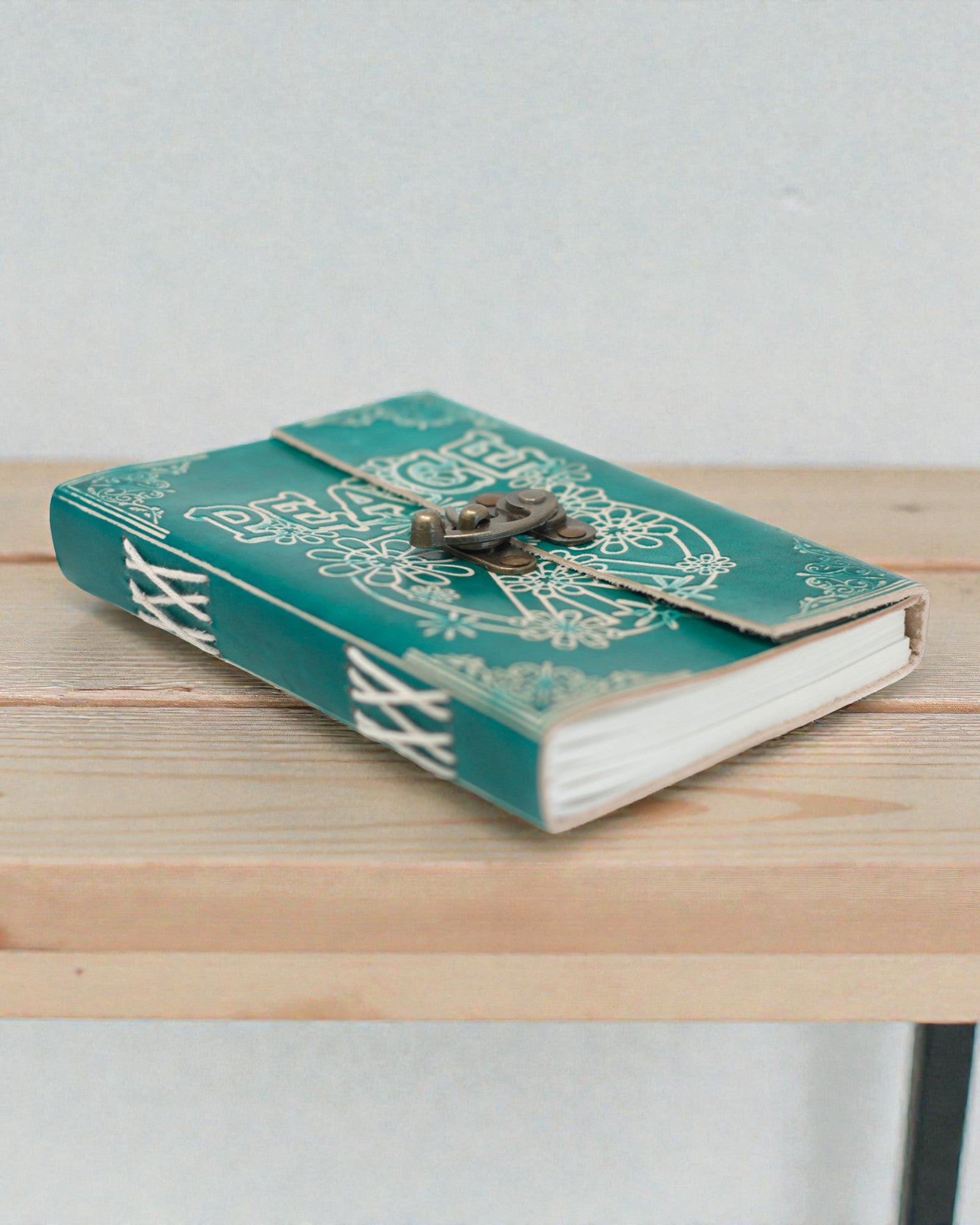 Cuaderno de notas turquesa de cuero «Paz» con cremallera – Armonía y tranquilidad (18 x 13 cm)