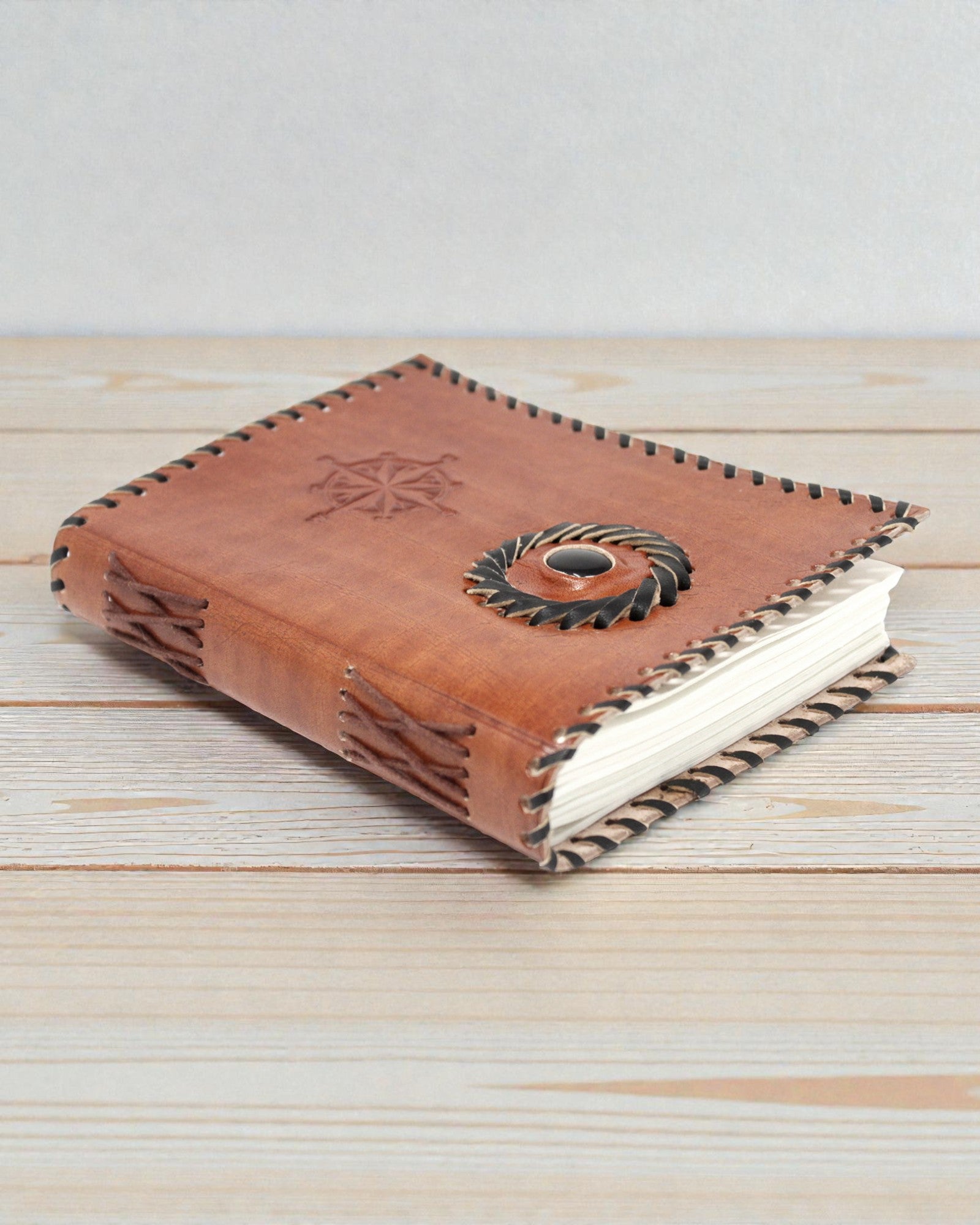 Navigator Ónix – Cuaderno de notas de cuero con detalle de ónix negro y brújula