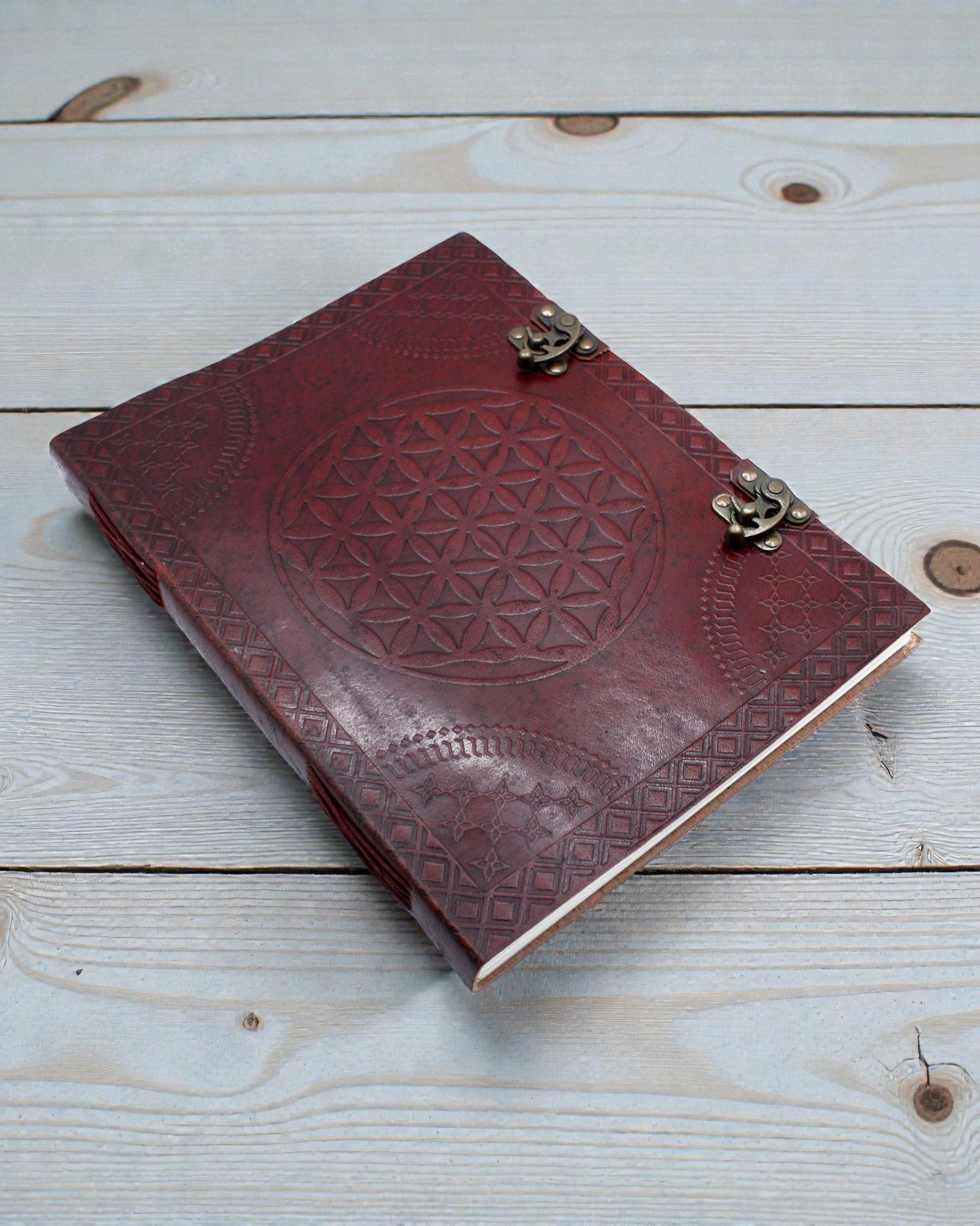 Cuaderno de cuero Mandala de la Vida Grande – Flor de la Vida repujada a mano 25 × 33 cm