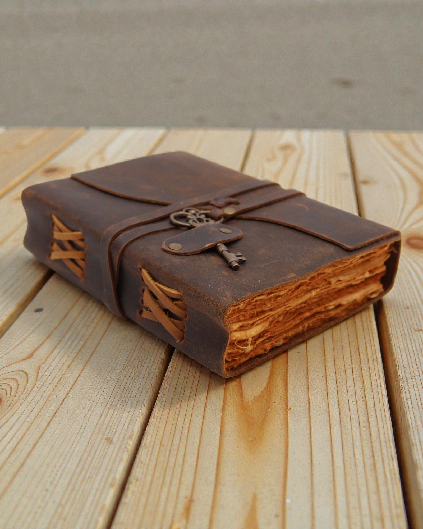 Cuaderno de cuero engrasado con llave para secretos – Diario de estilo antiguo 13 × 18 cm