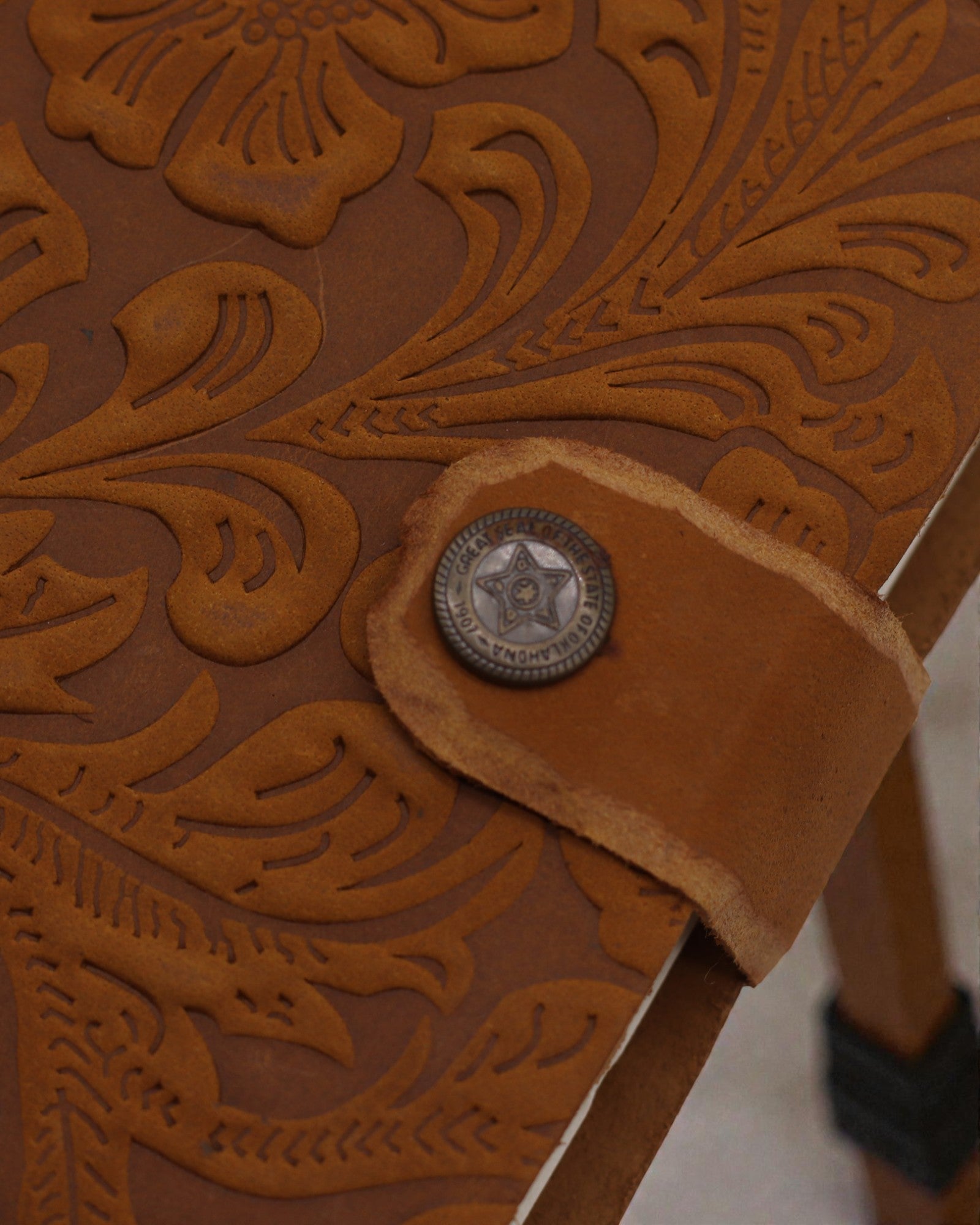 Cuaderno de cuero con flores repujadas – marrón (17,8 x 12,7 cm)