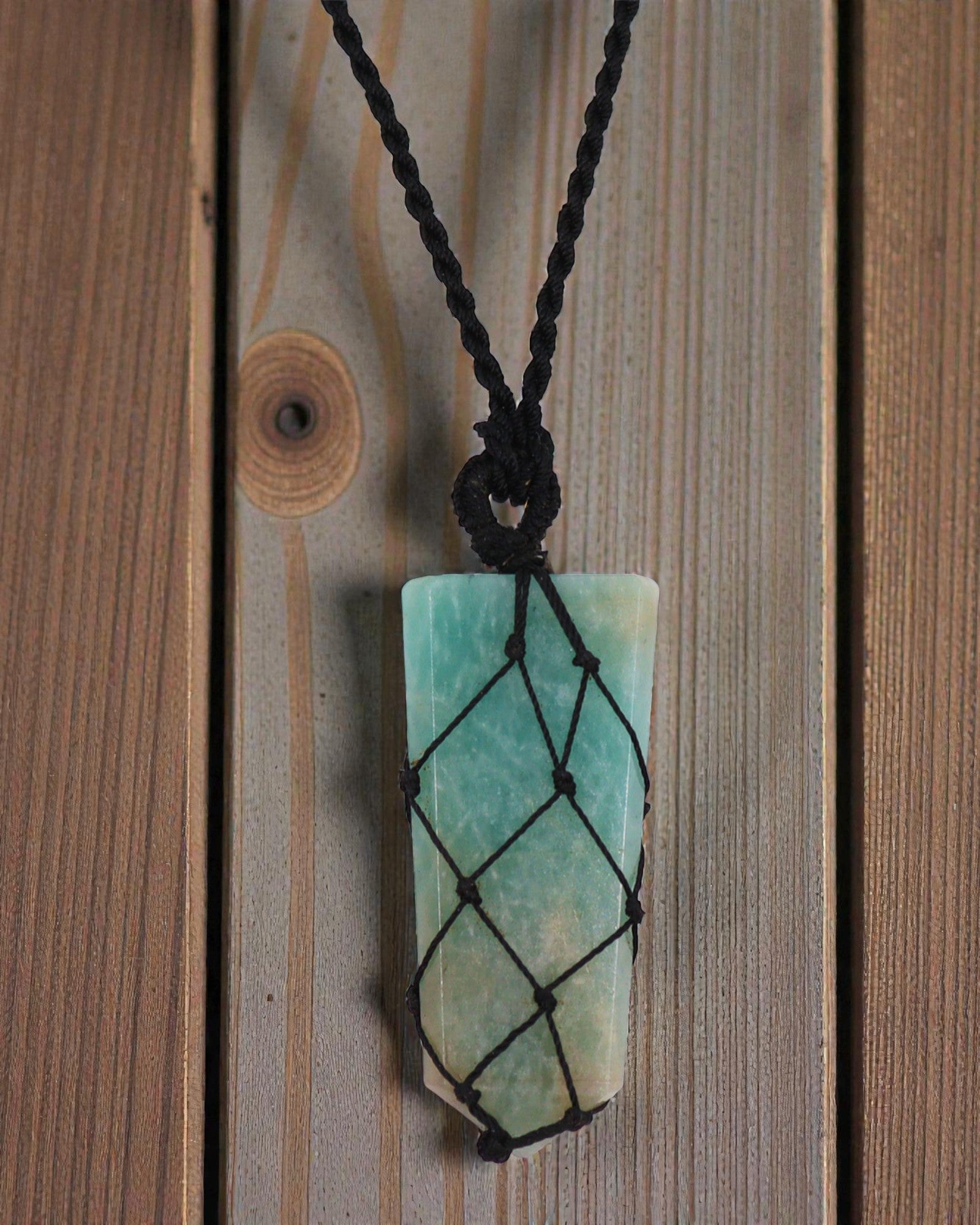 Punto de Armonía – Collar de macramé con amazonita en punta