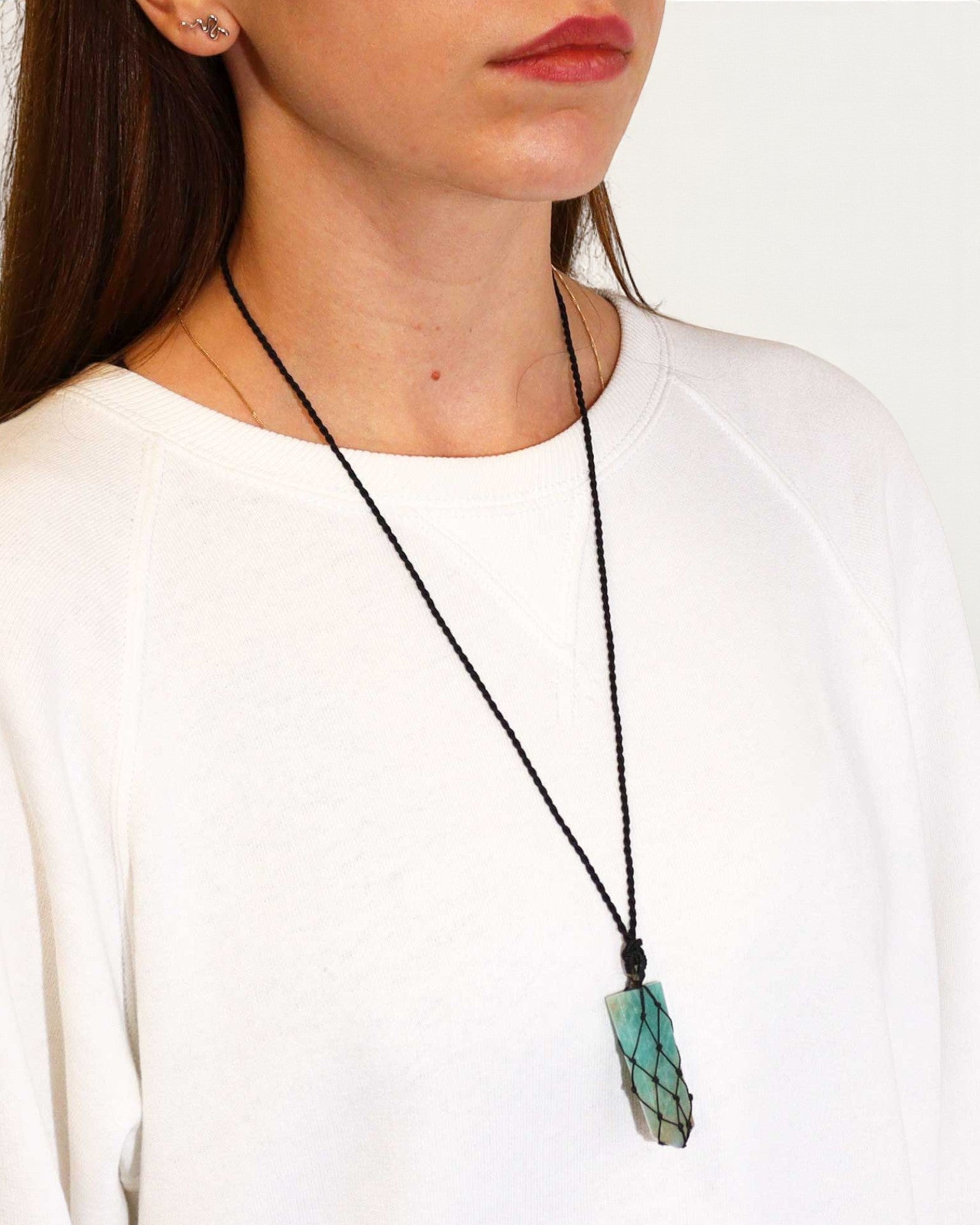 Punto de Armonía – Collar de macramé con amazonita en punta