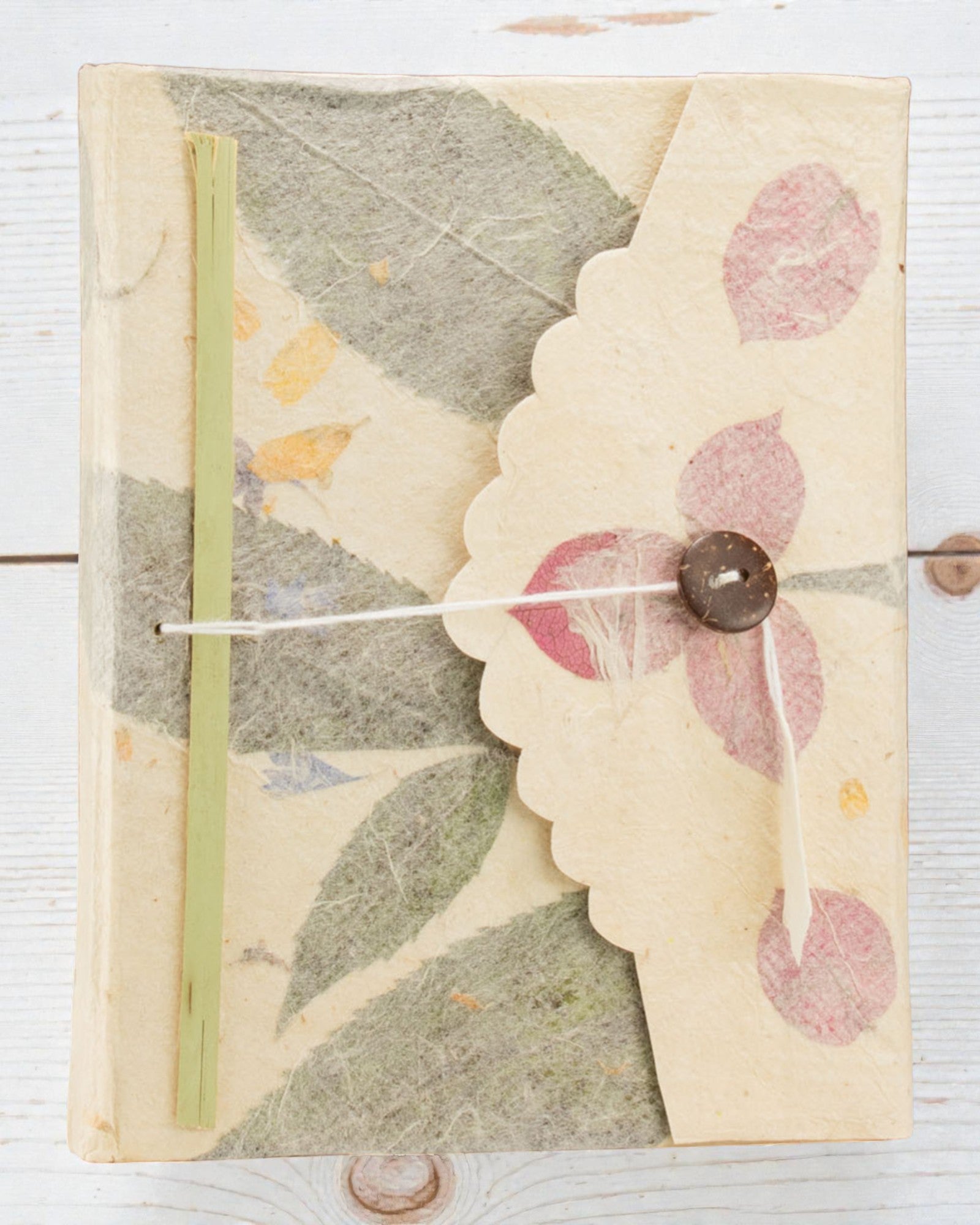 Cuaderno mediano Lokta Bugenwilla (15 x 12 cm) – 45 hojas