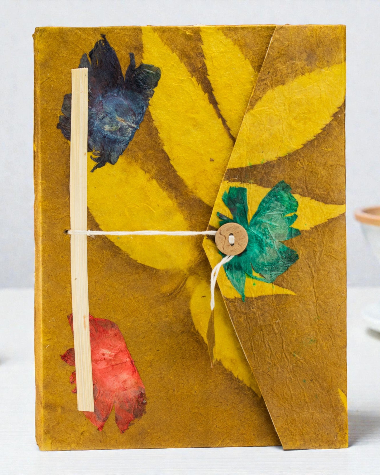 Cuaderno grande de codo Flores atrevidas – Oliva (45 hojas, 21 x 15 cm)