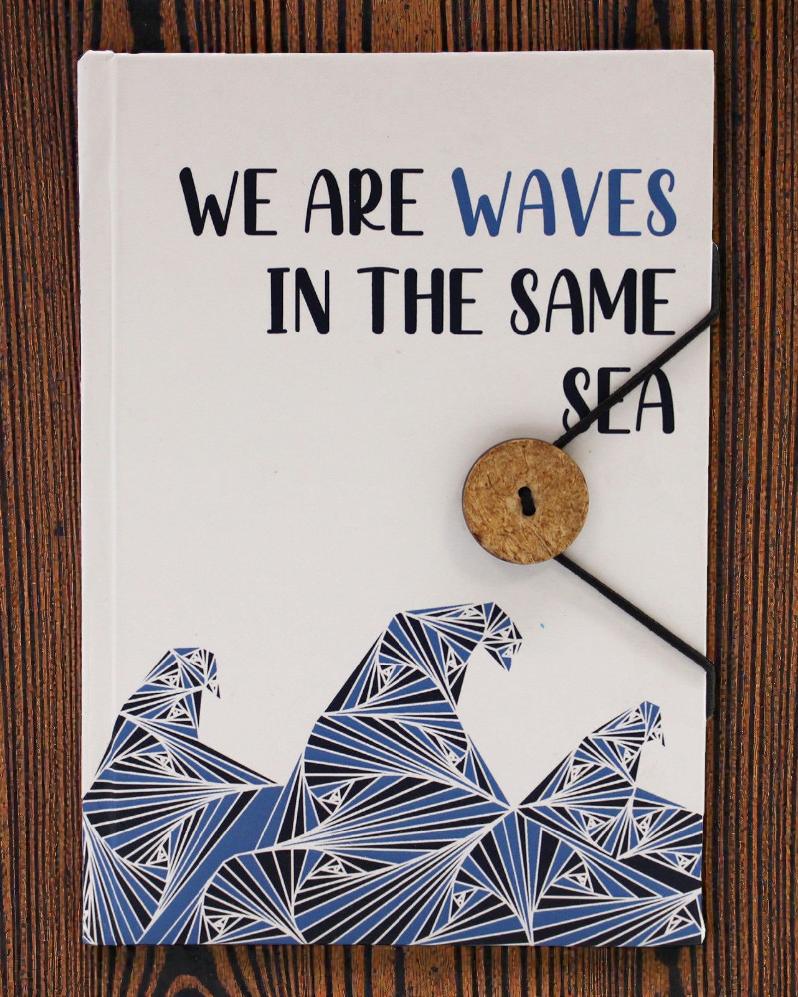 Waves Together – cuaderno pequeño con correa y botón de coco 18 × 12,5 cm, 200 páginas