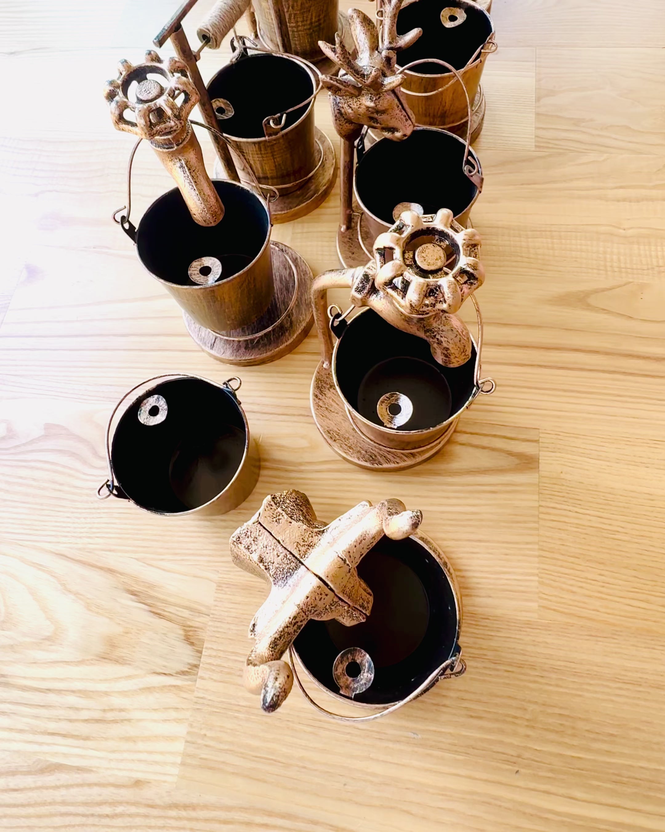 Cenicero Metálico Estilizado "Rustic Charm" de 19-23 cm de altura, 8 variantes a elegir, grabado a pedido