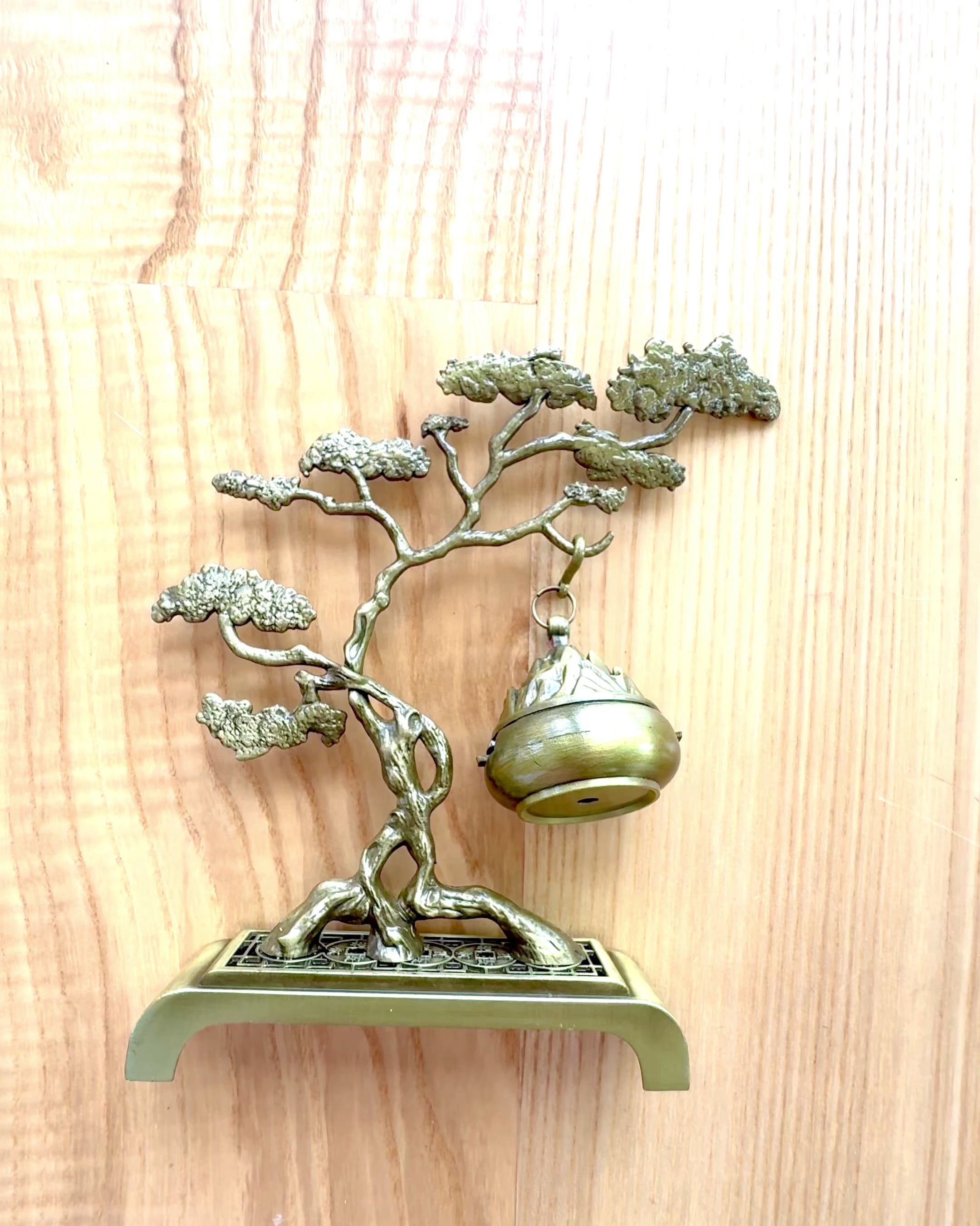 Elegante Soporte Metálico para Incienso Bonsai - posibilidad de personalización con grabado para regalo