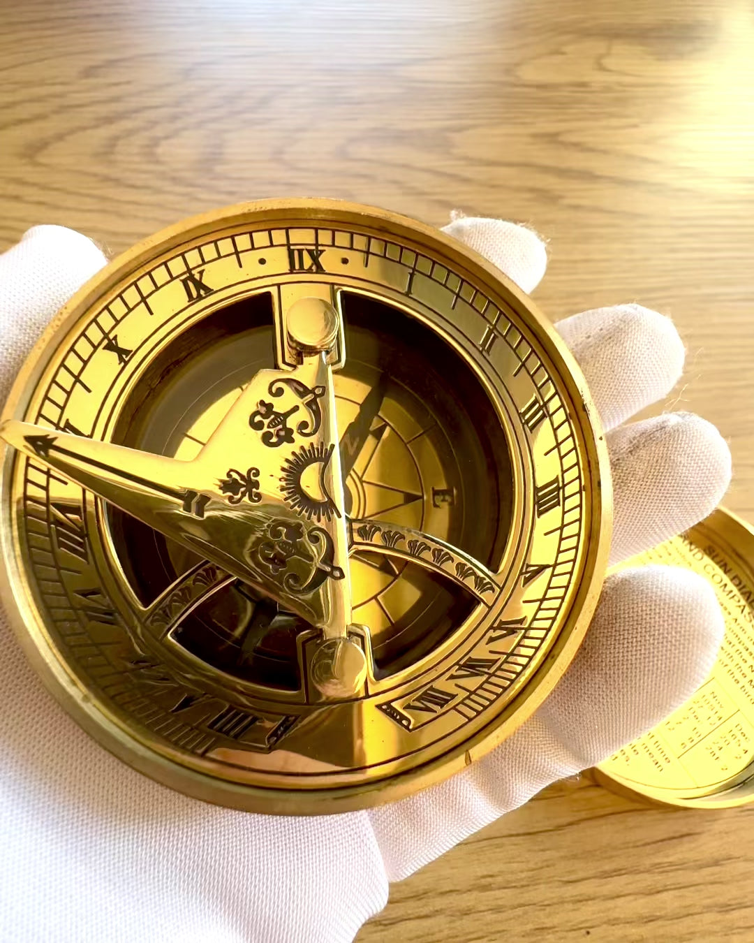 Kompas Solar Voyager 7cm – reloj solar de latón con brújula, personalización con grabado para regalo