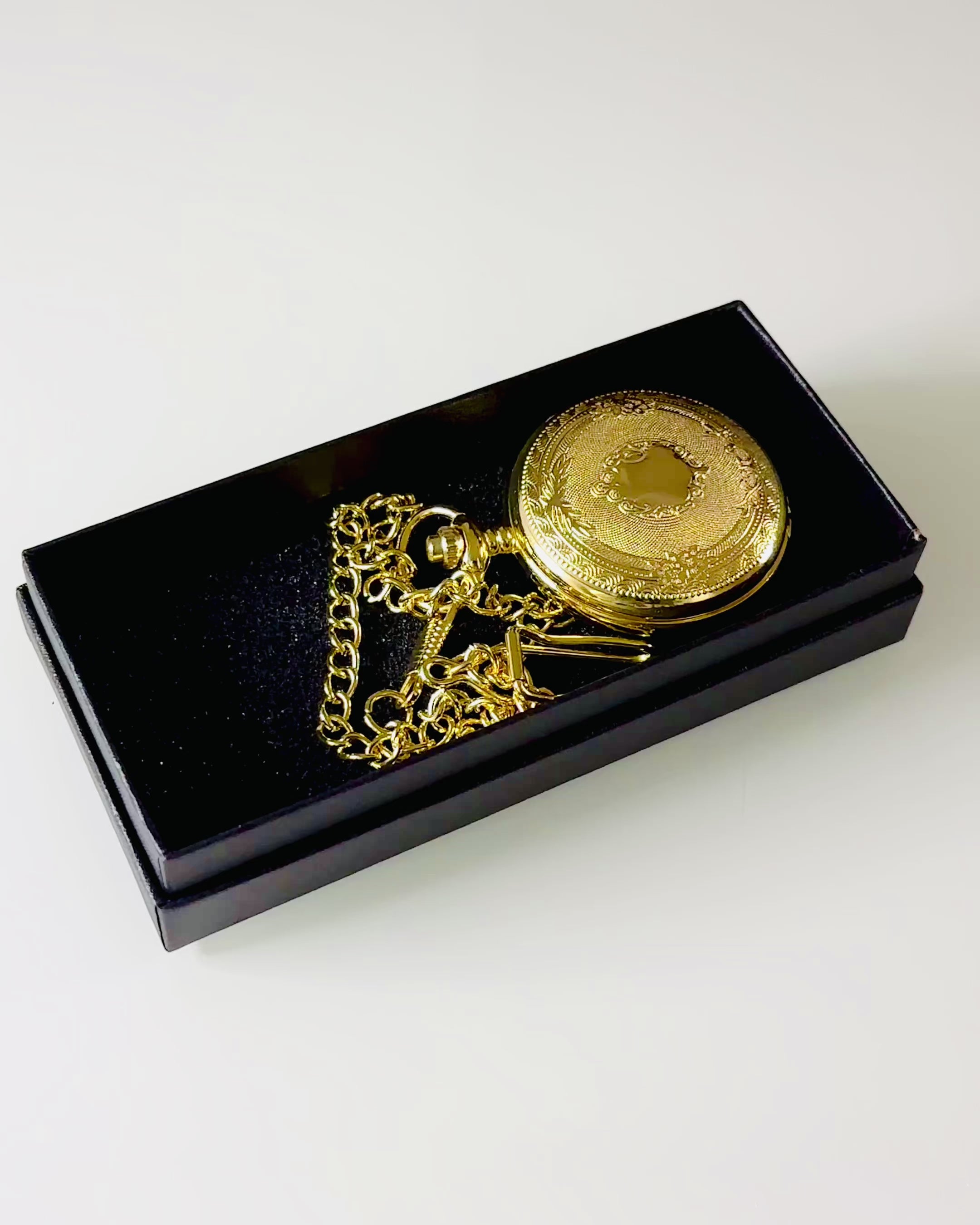 Reloj de Bolsillo de Color Dorado en Estilo Vintage con Grabados – Elegante Accesorio Masculino, Idea Perfecta para Regalo