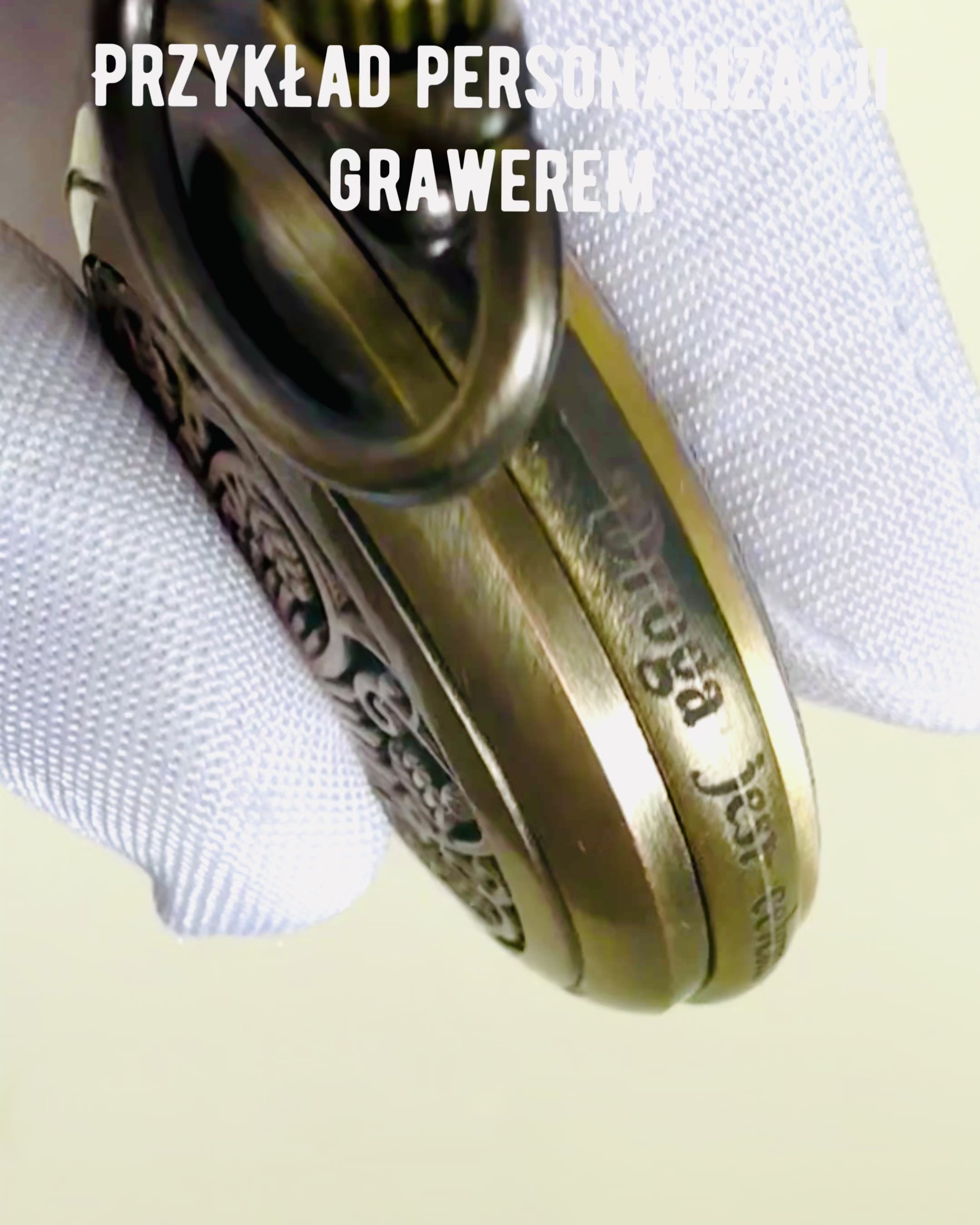 Brújula de Navegación de Estilo Vintage con Diseño Calado – color marrón-dorado