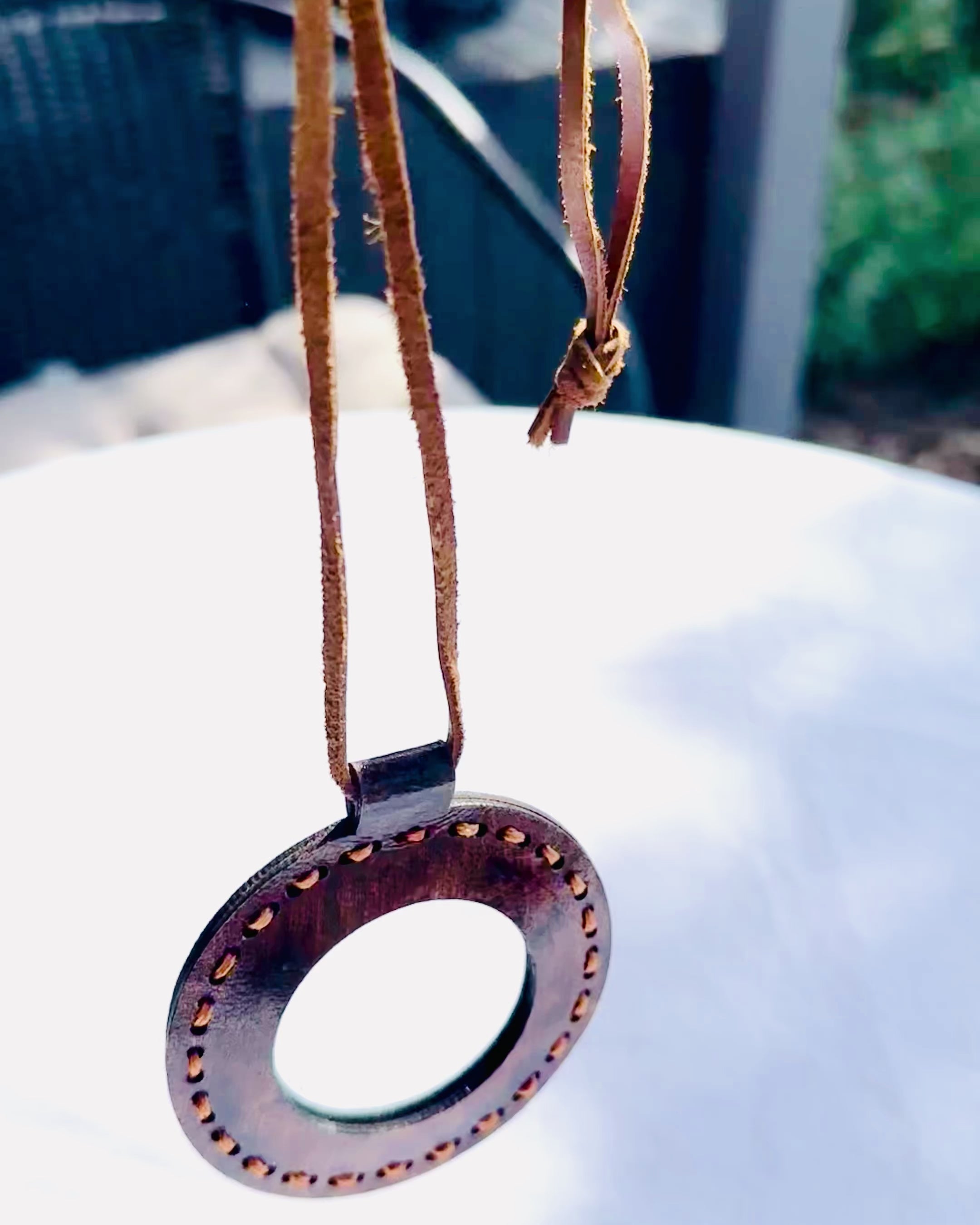 Lupa India Artefakt, de cuero, hecha a mano - posibilidad de personalización con grabado