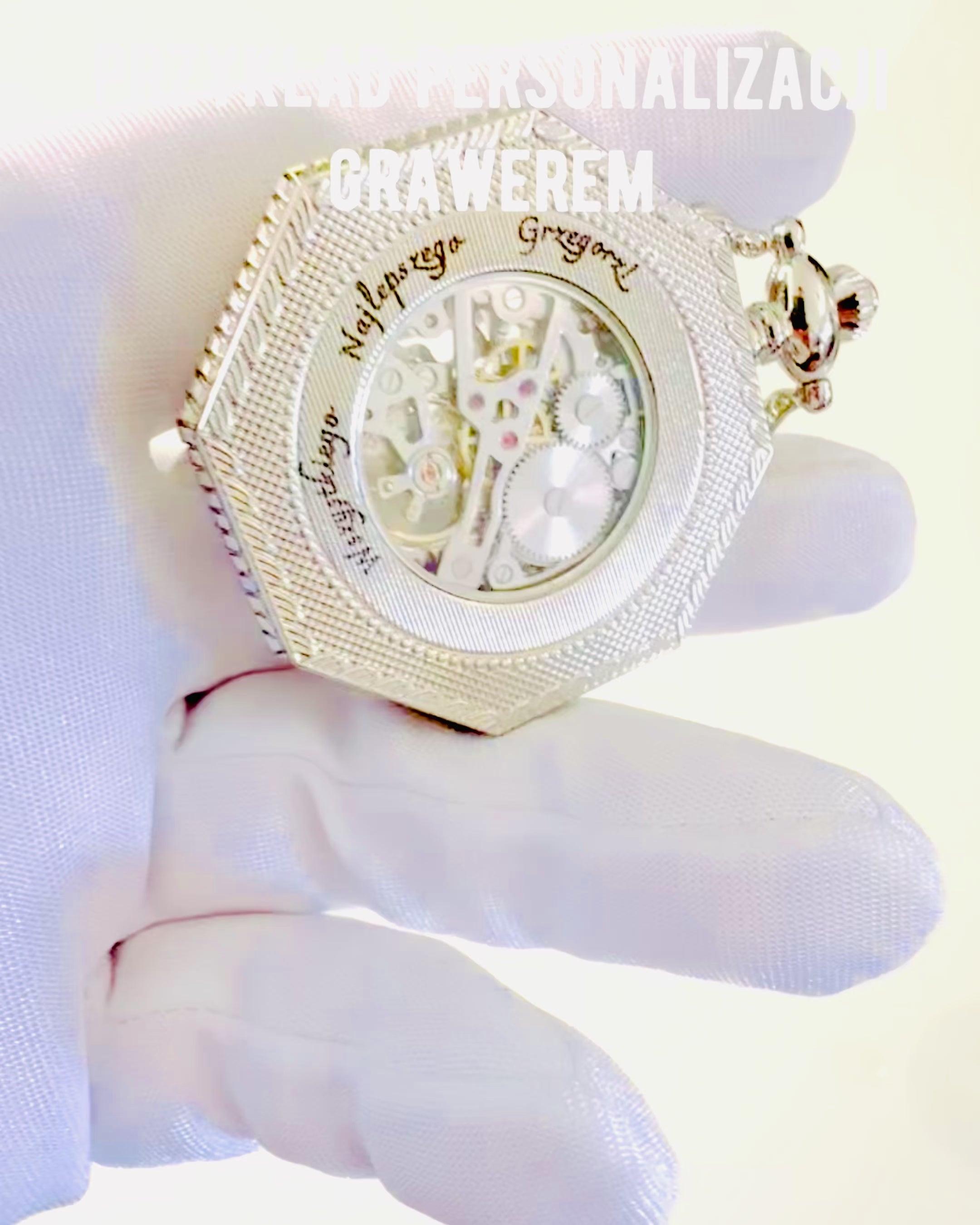 Reloj de Bolsillo Mecánico Octogonal Clásico en Color Plateado con Esfera Calada en Estilo Steampunk