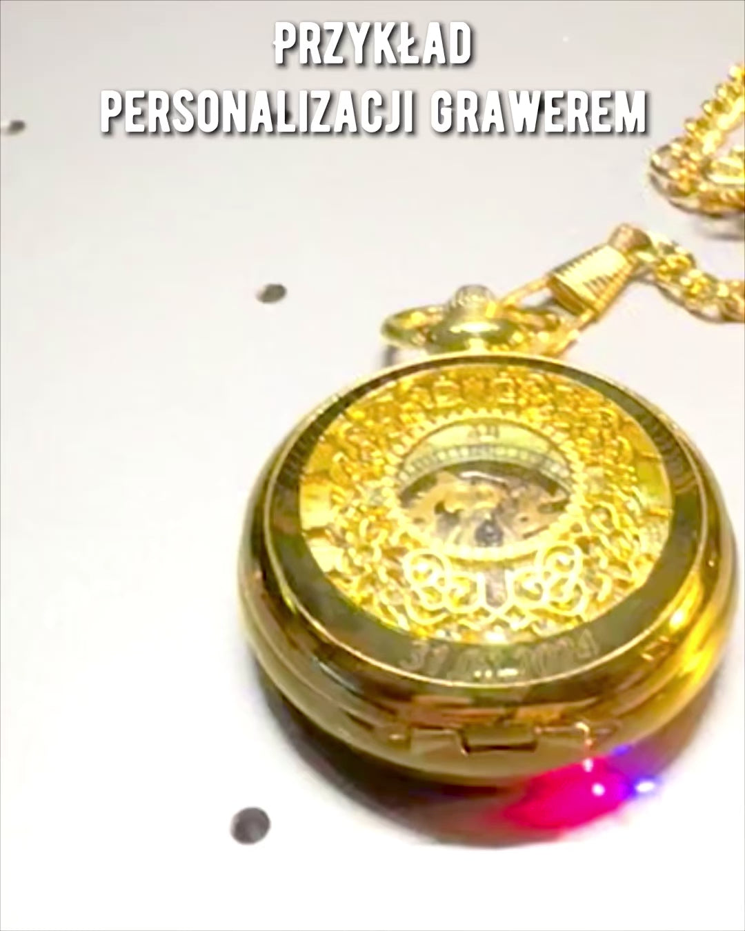Reloj de Bolsillo Retro Tallado con Mecanismo de Cuerda Manual, color Dorado con Escala Romana y Esfera Luminosa, Estilo Vintage