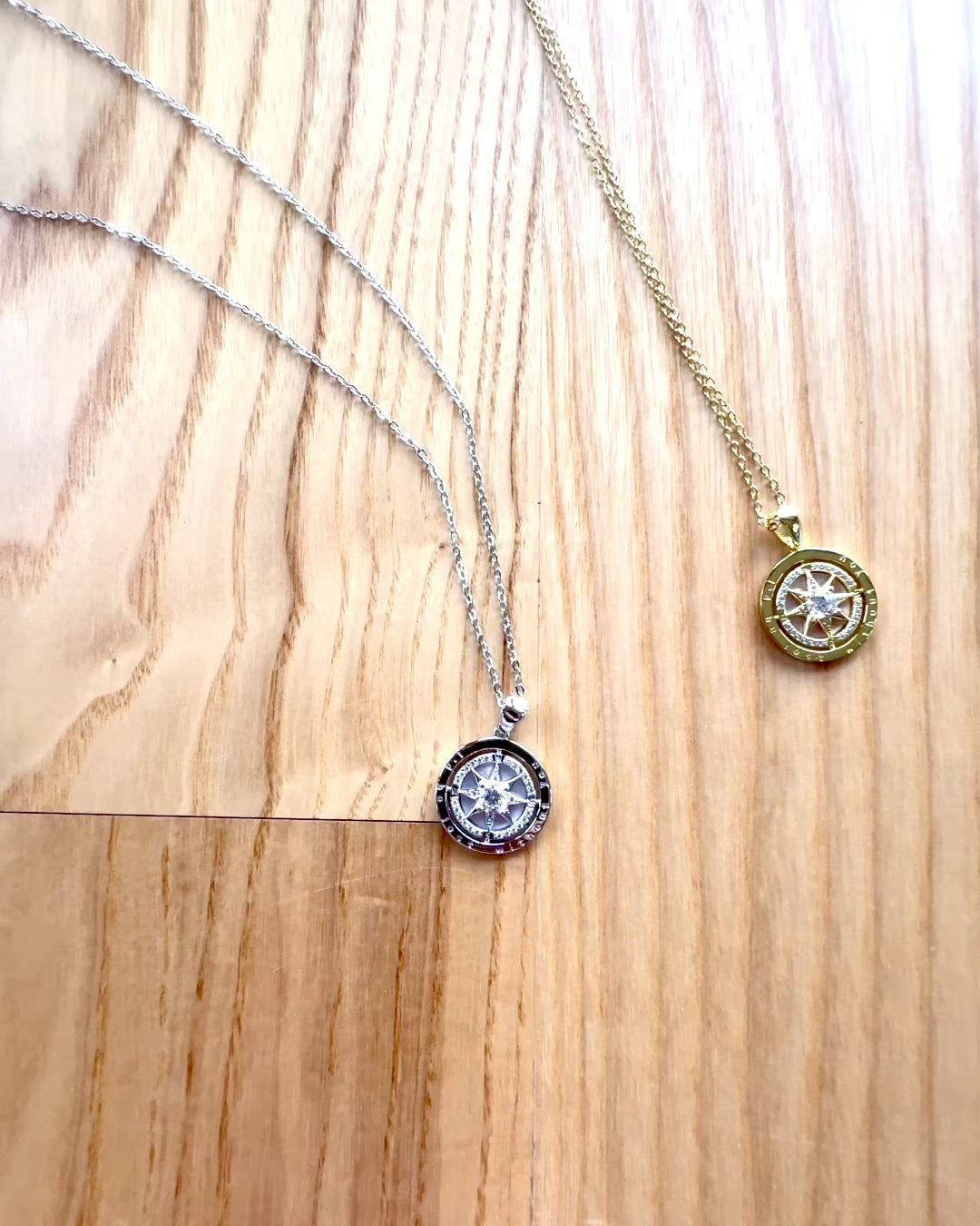 Collar de Brújula "Dirección Estelar", posibilidad de personalización con grabado, 2 variantes de color a elegir