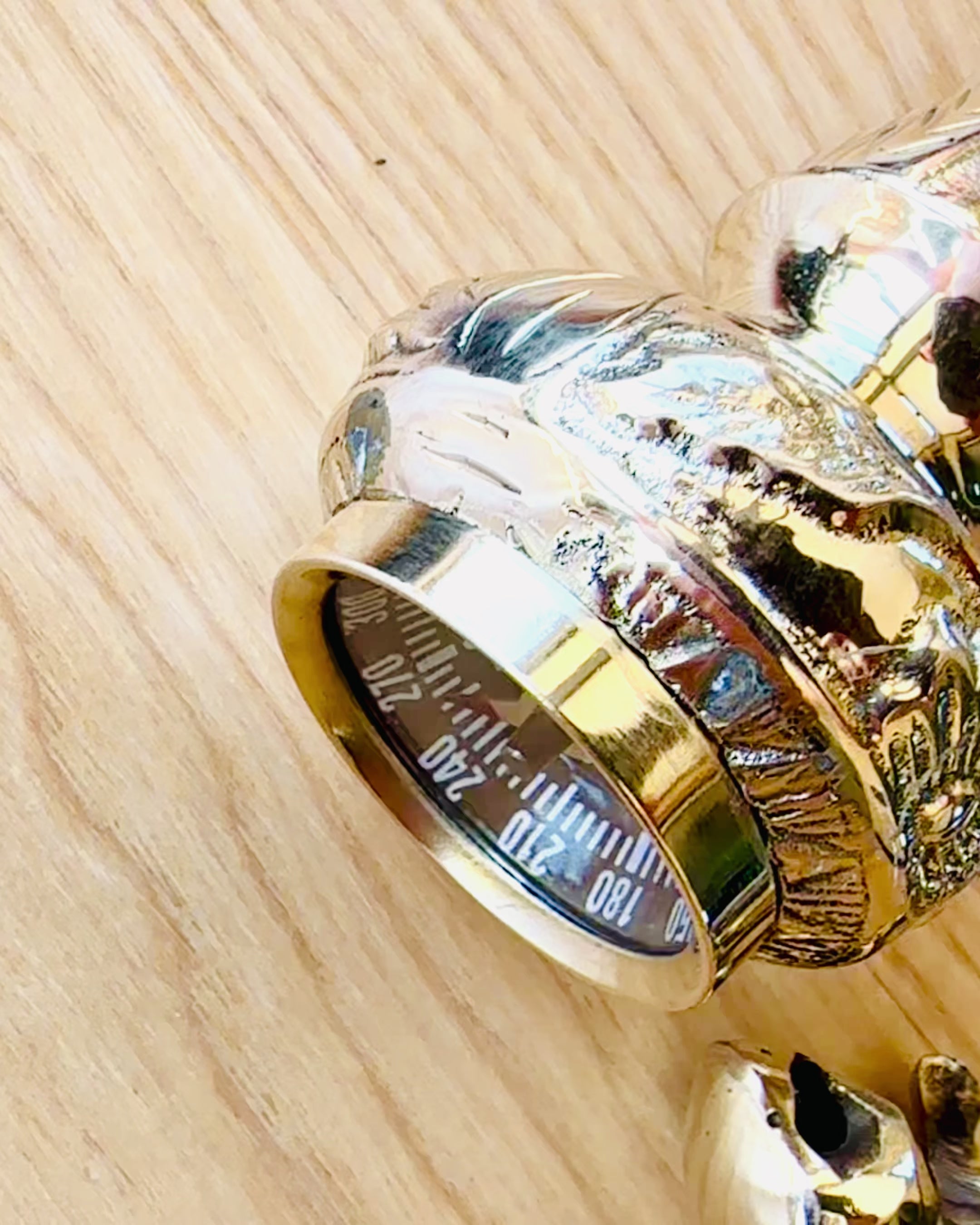 Kompasso Brown - Bastón para caminar - Madera Tallada a Mano - Edición Exclusiva con Opción de Grabado