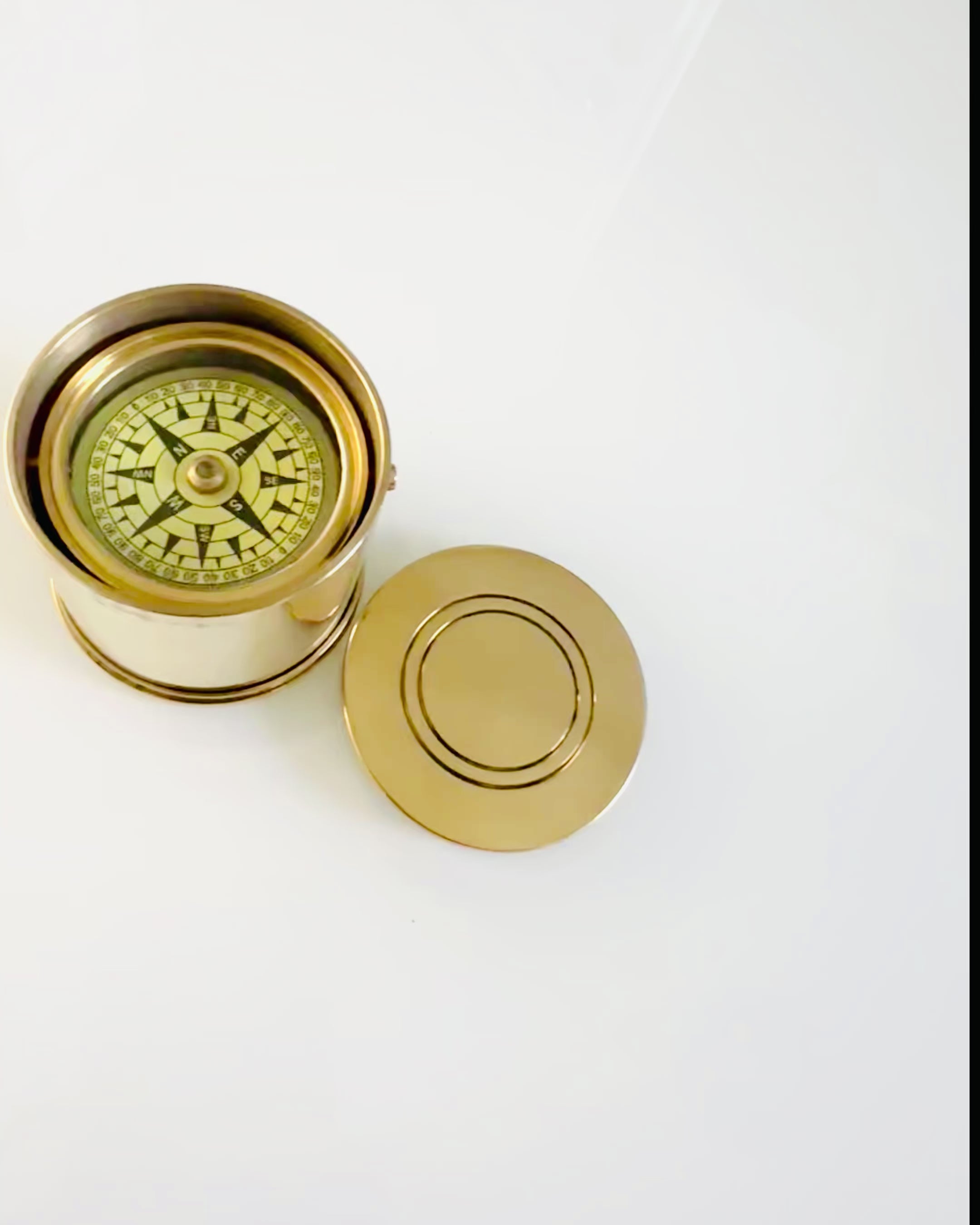 Kompas del Viajero "Tambor Amanecer" – con opción de personalización mediante grabado