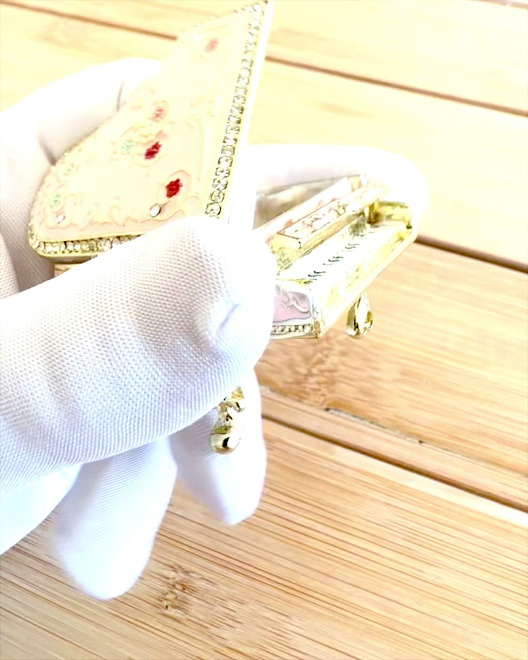 Elegante joyero "Mini Piano - rosas clásicas" - con opción de grabado para regalo