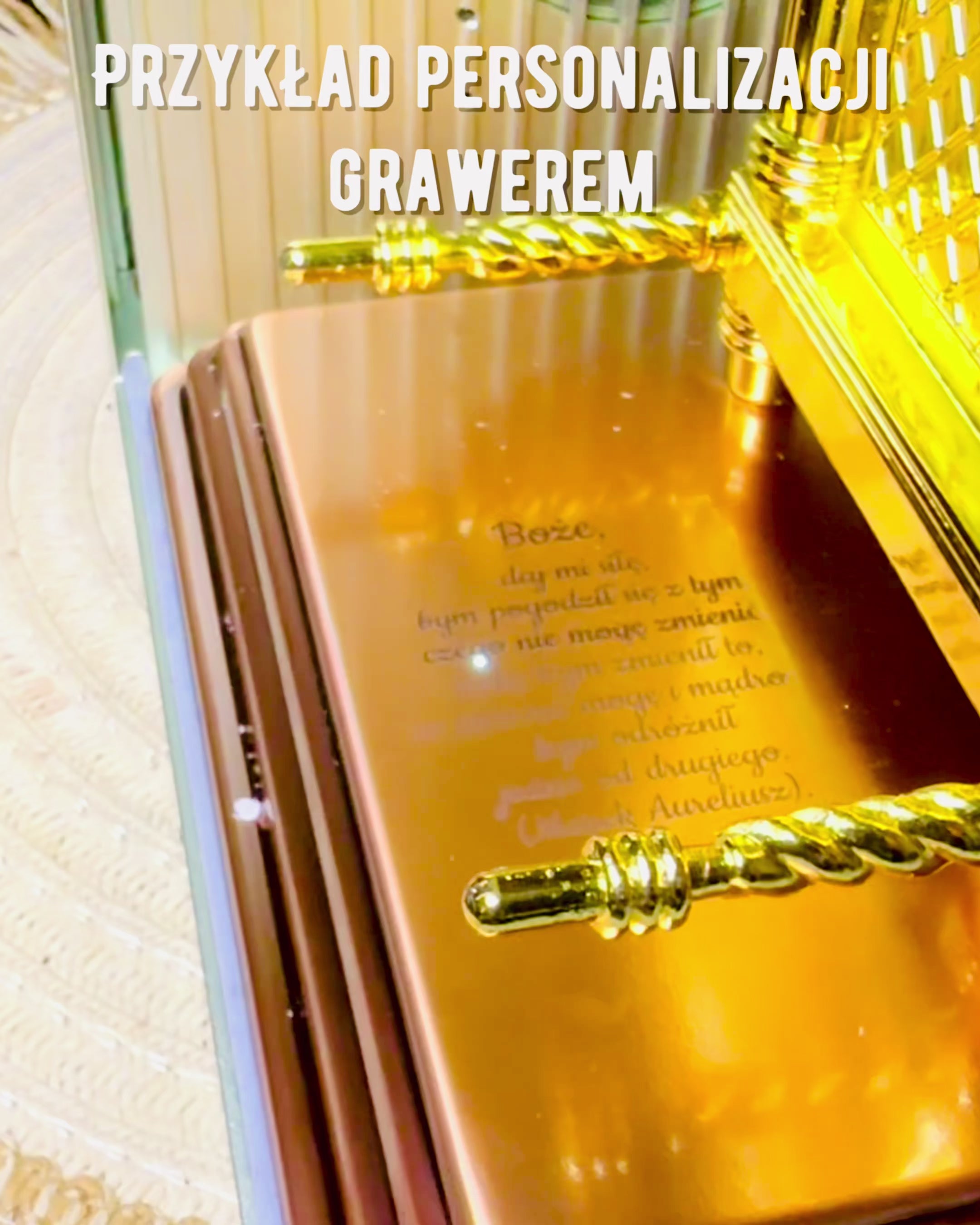 Majestuosa Miniatura del Arca de la Alianza en Marco Dorado 11.2 x 5.8 x 7.3cm - Arca exclusiva, Decoración en Edición Dorada