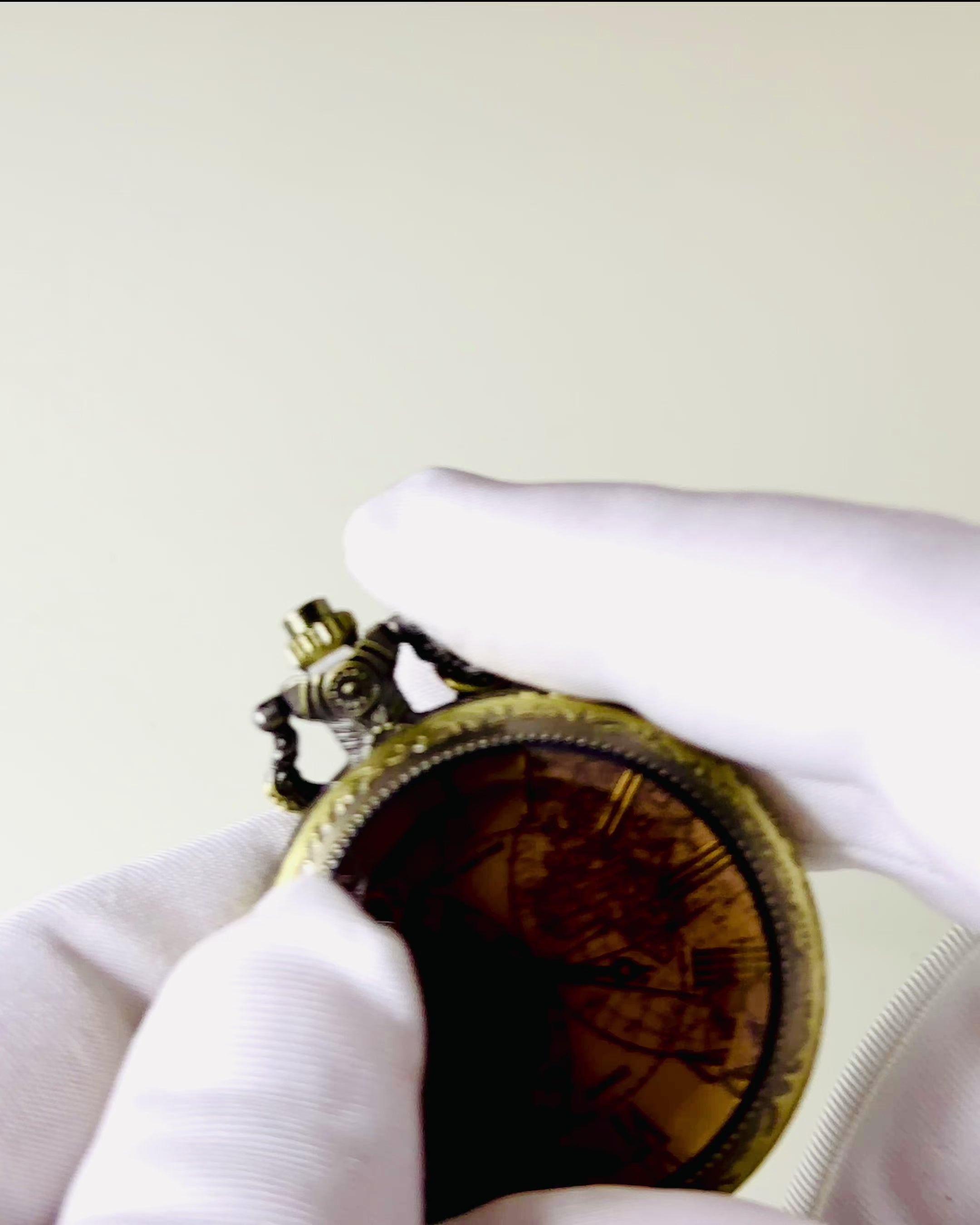 Reloj de Bolsillo Clásico de Cuarzo con Mapa del Mundo – Colgante con Cadena de Estilo Vintage para Ella y para Él, grabado