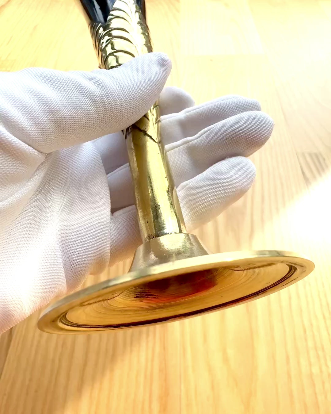 Copa "Duch del Oficio" de cuerno de búfalo y latón – hecha a mano en India, 22 cm, posibilidad de personalización con grabado para regalo