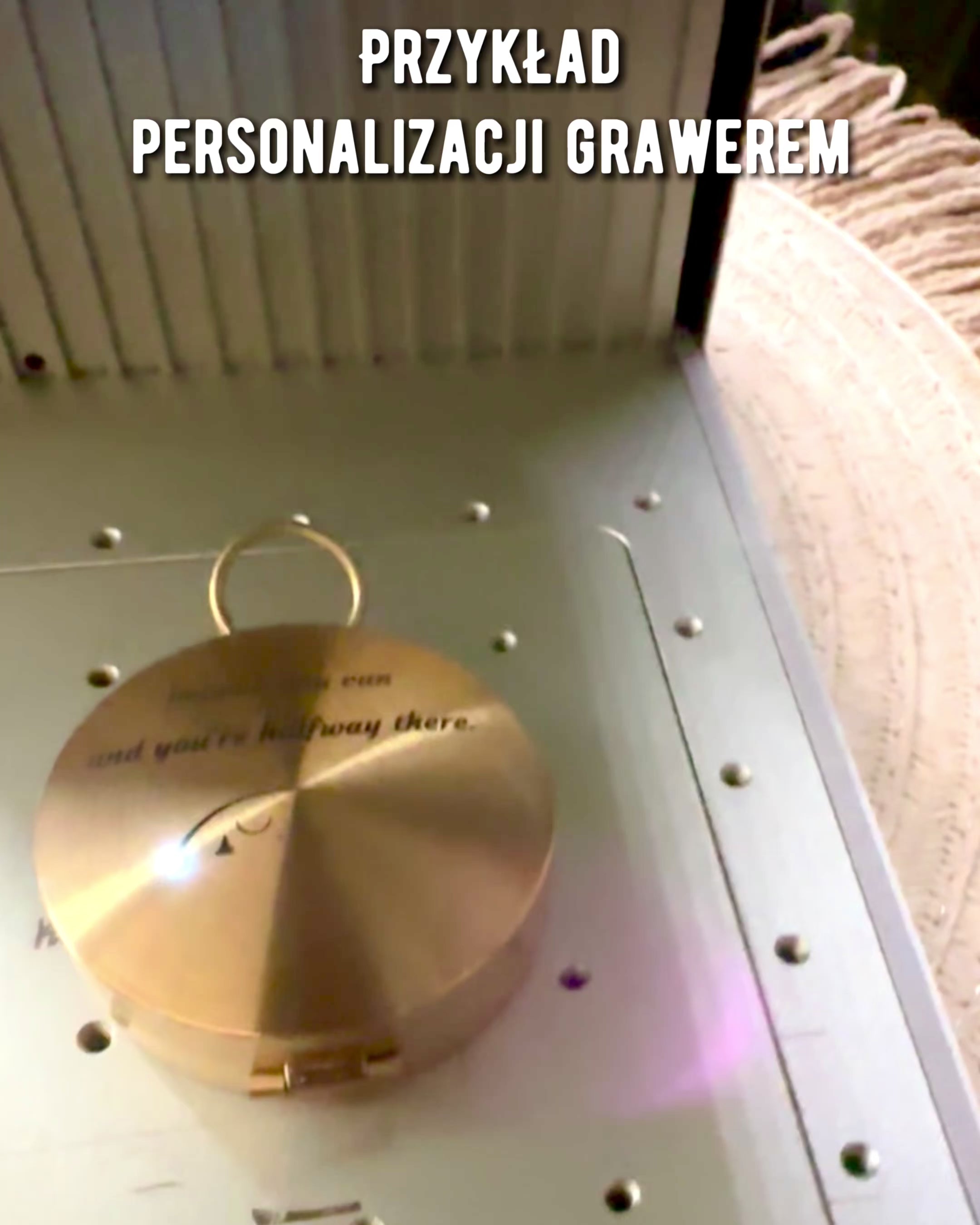 Brújula de Navegación de Estilo Retro – Instrumento Portátil y Preciso para Determinar la Dirección para Viajeros y Exploradores. Grabado, personalización.