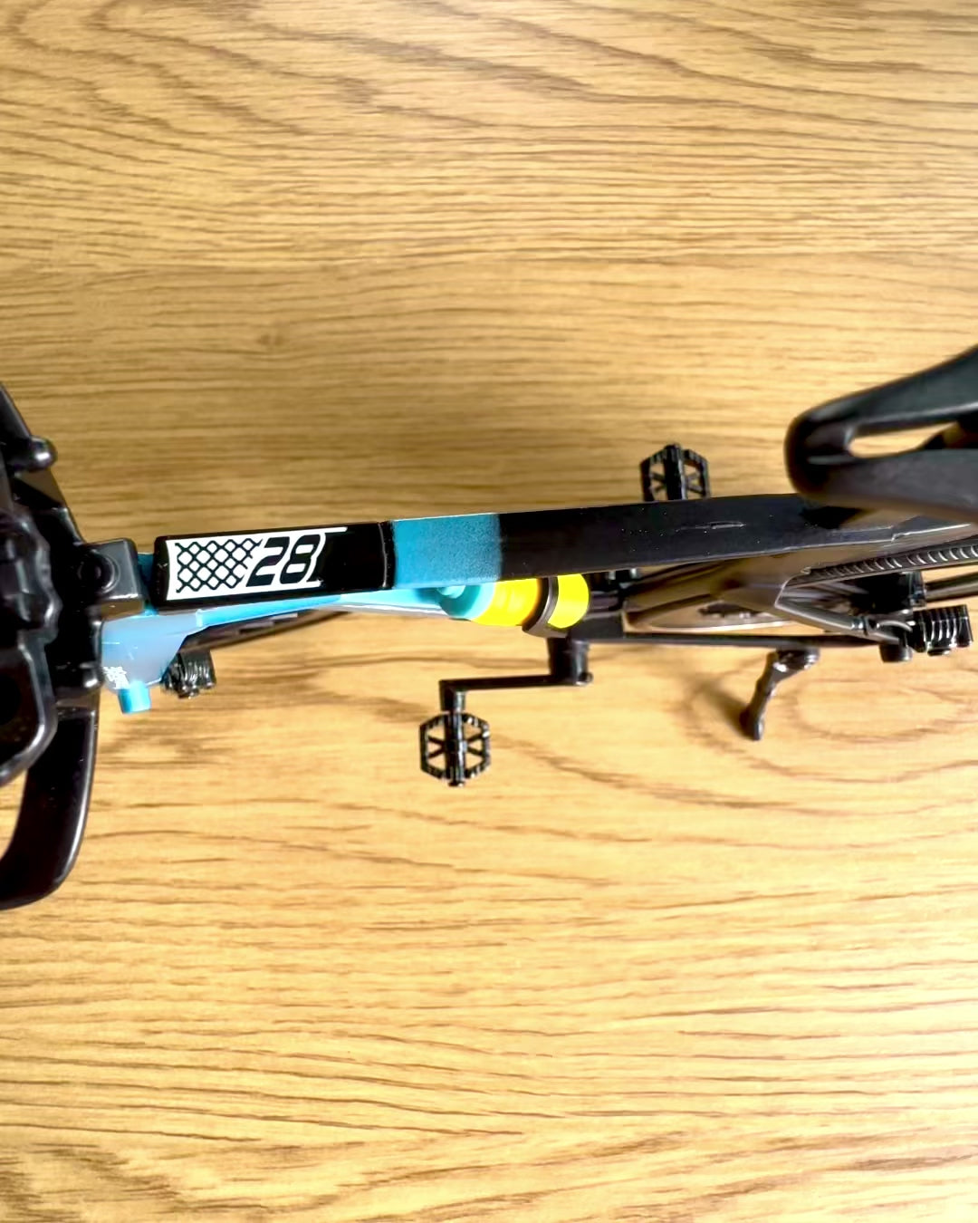 Modelo en Miniatura de Bicicleta de Triatlón "SpeedStorm 1.2" personalización con grabado para regalo