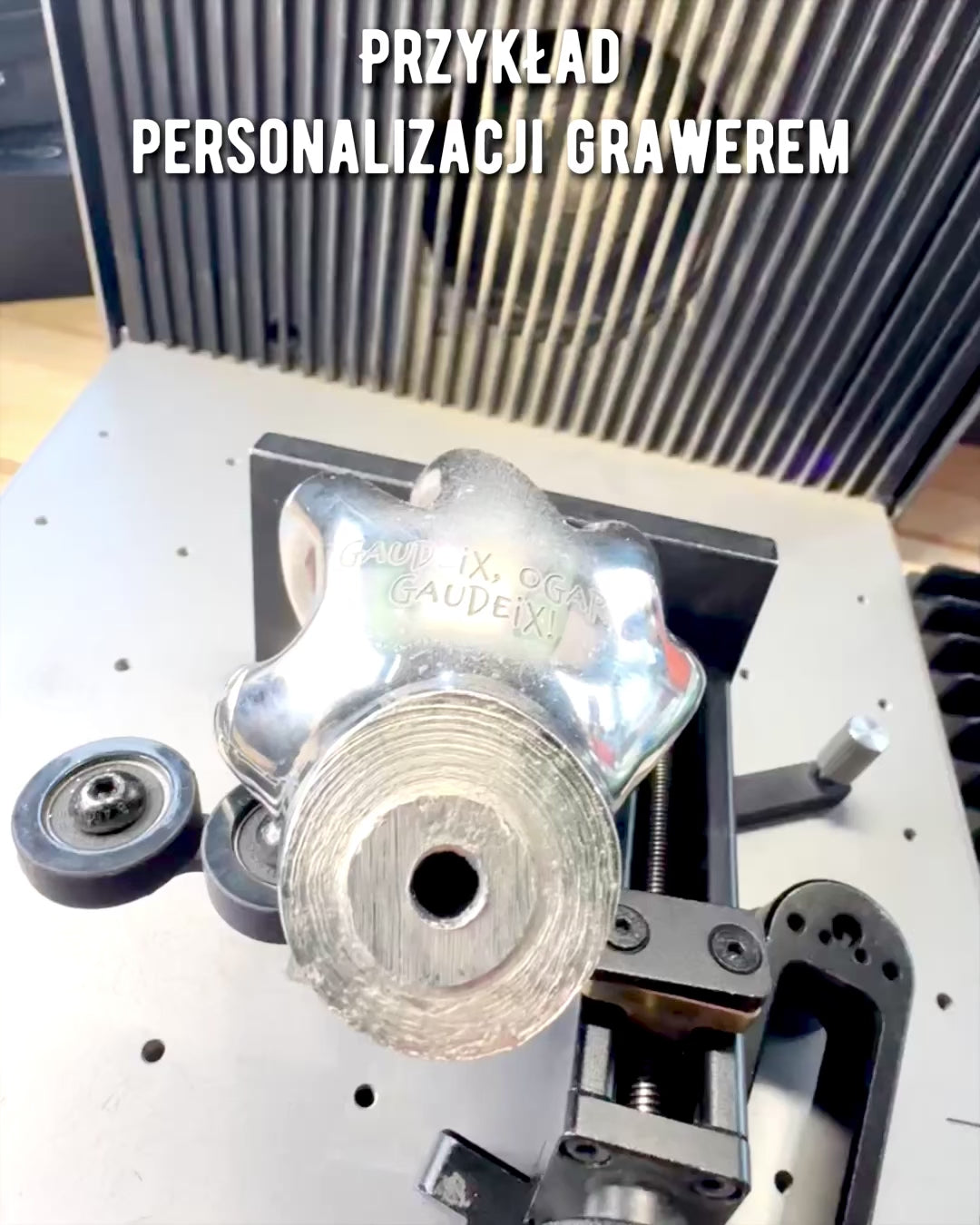 Bastón para caminar "Królewska Dłoń" – hecho a mano con cuero natural, posibilidad de personalización con grabado