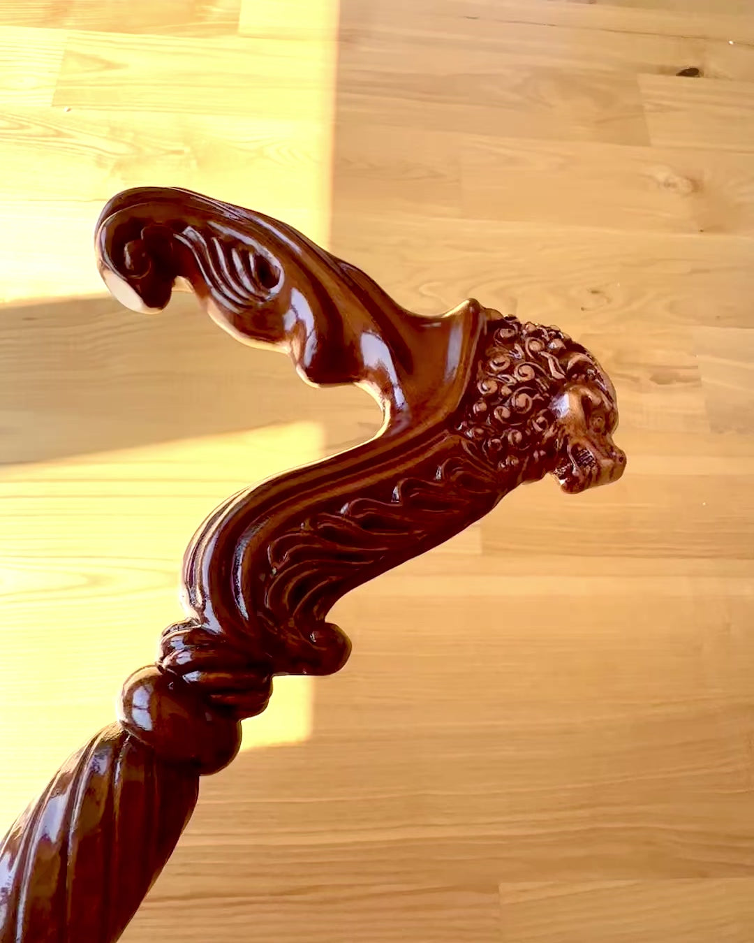 Bastón de paseo 'Bastón "Rey de la Selva", de madera, posibilidad de personalización con grabado'