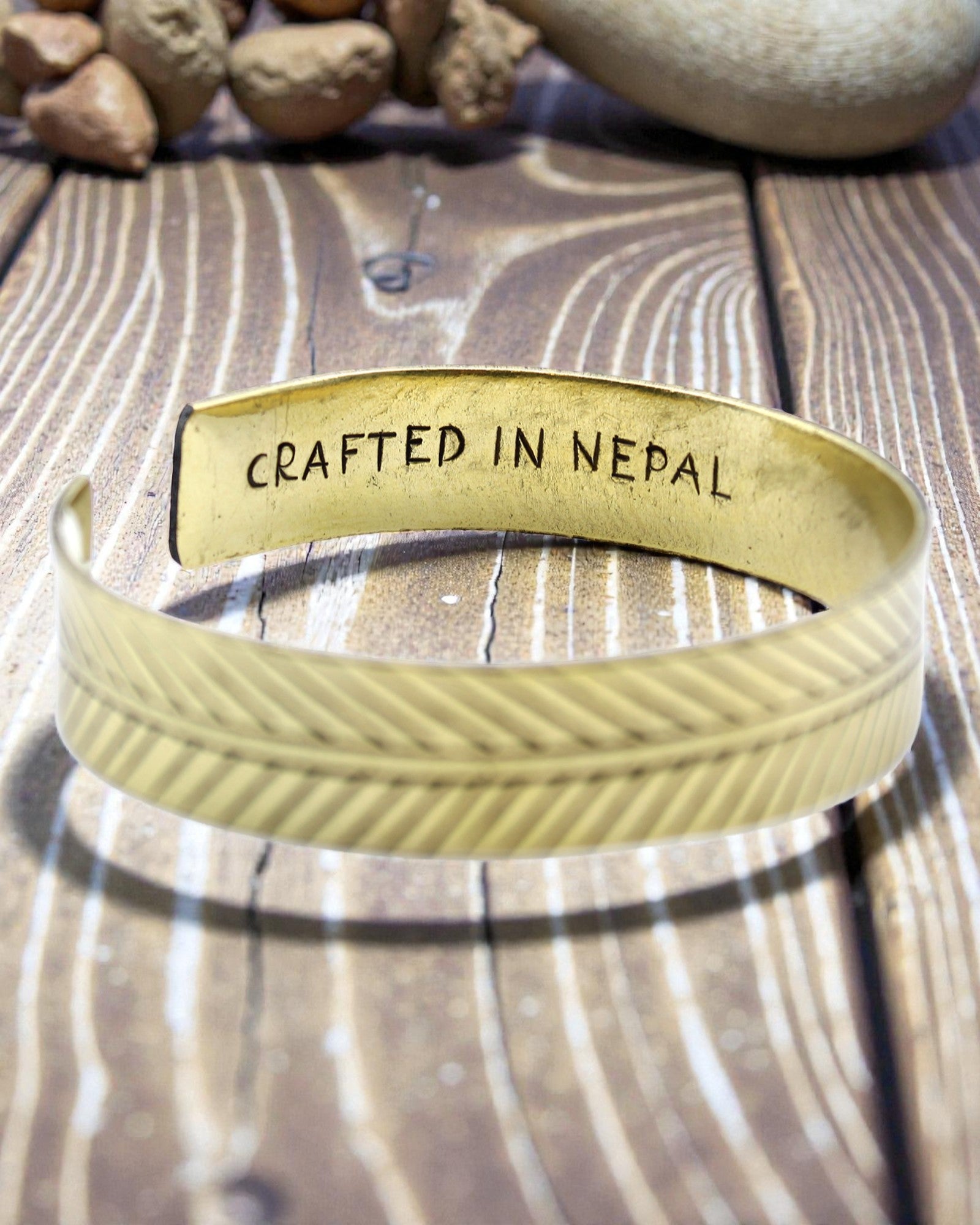 Pulsera tibetana de latón Hoja Dorada – Tribal ancho