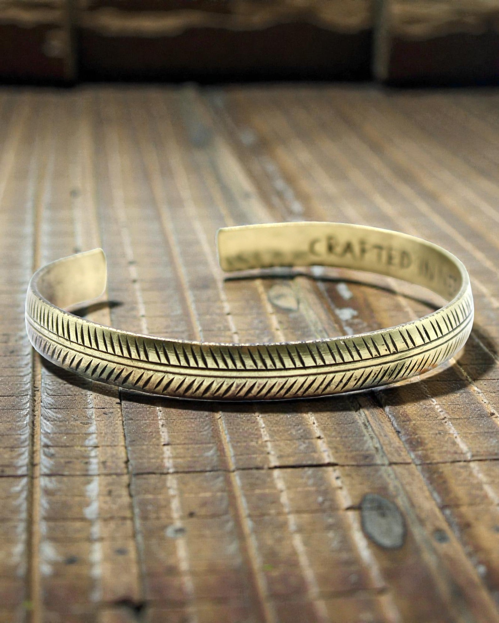 Pulsera tibetana de latón Naturaleza sutil – Hoja estrecha