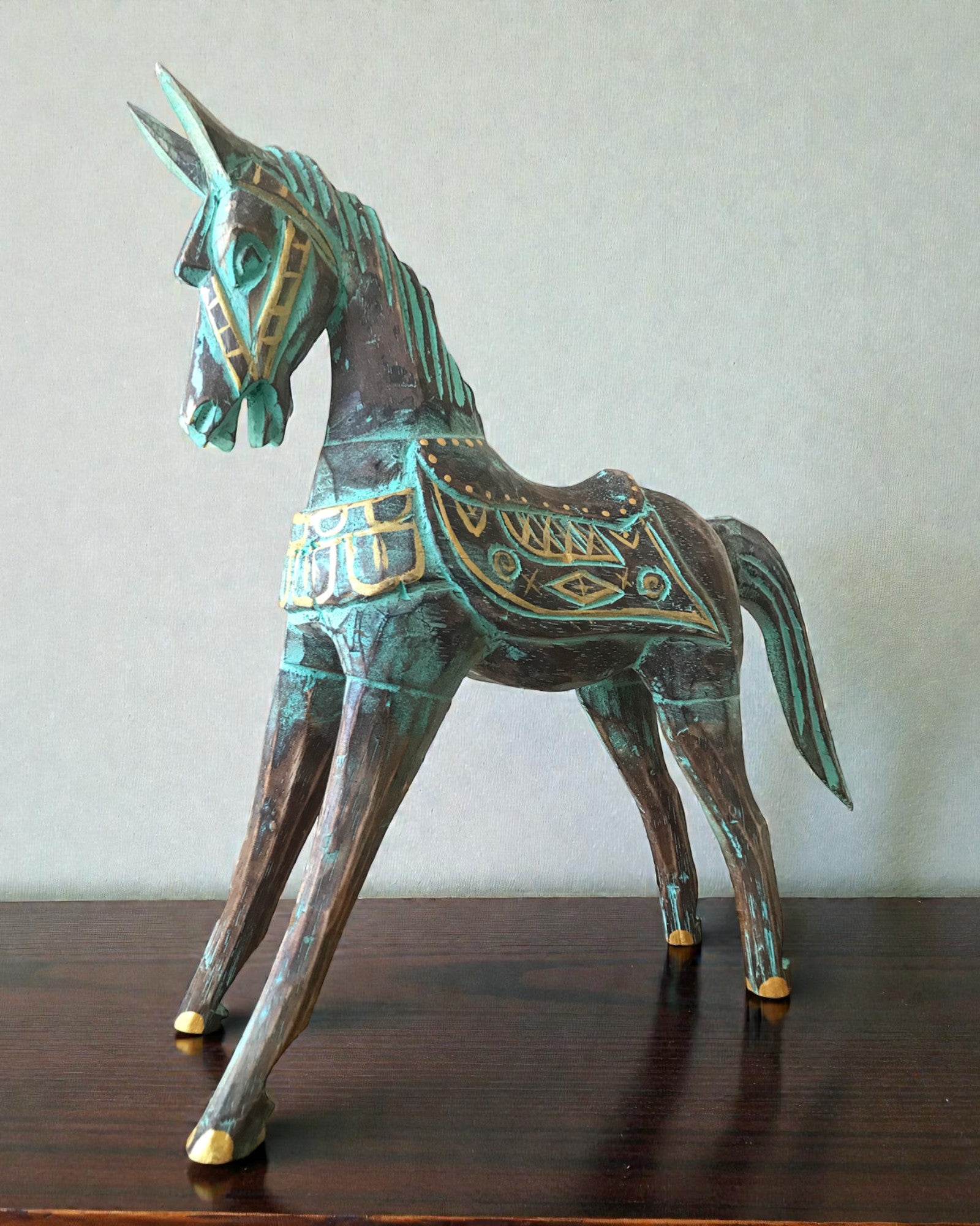 Caballo grande dorado-turquesa 32 cm – Acento oriental premium