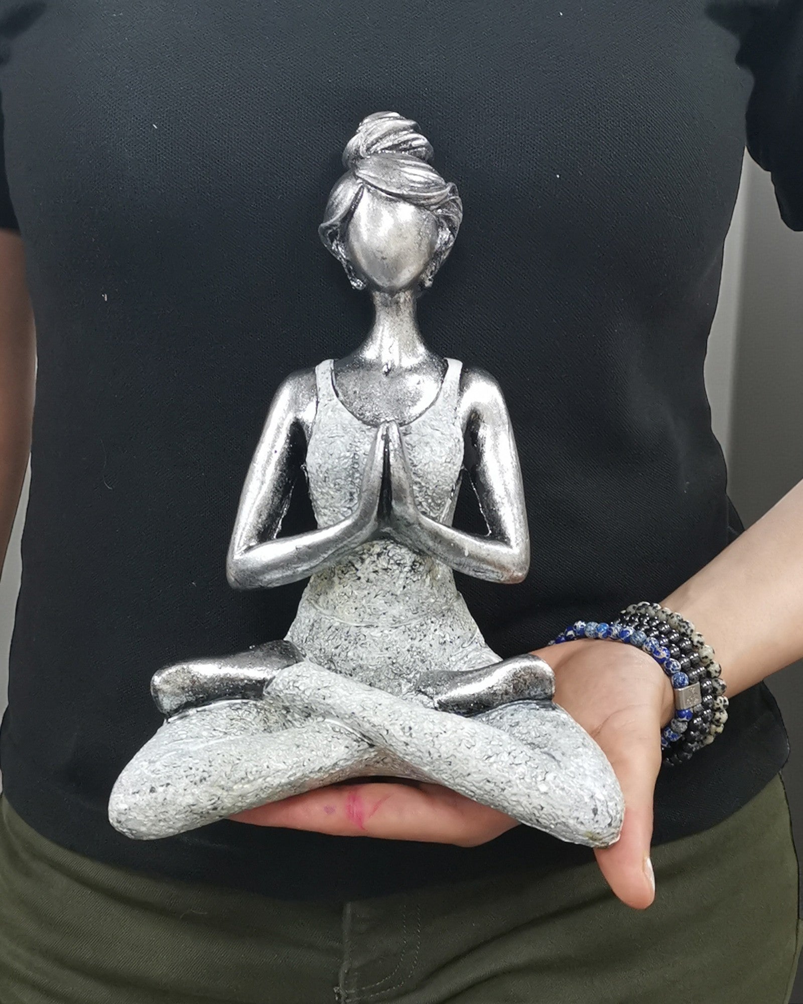 Figura de Mujer 24 cm – Yoga Pureza Plateado-Blanca