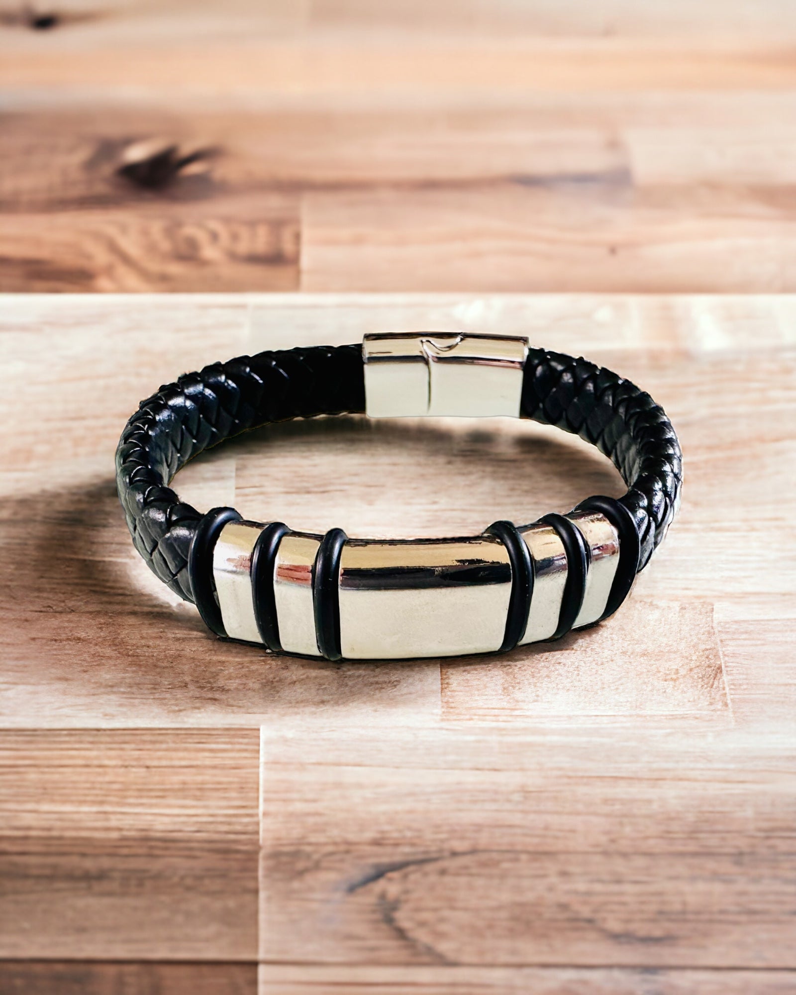 Pulsera de Moda Hip Hop para Hombres con Grabado Personalizado y Cierre Magnético – Elige Estilo con Detalles en Plata o Dorado, 22cm Cuero PU