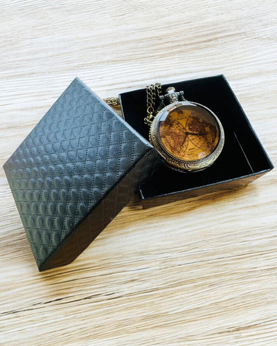 Reloj de Bolsillo Clásico de Cuarzo con Mapa del Mundo – Colgante con Cadena de Estilo Vintage para Ella y para Él, grabado