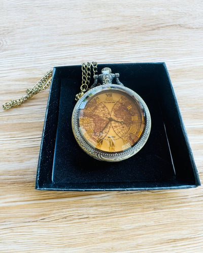 Reloj de Bolsillo Clásico de Cuarzo con Mapa del Mundo – Colgante con Cadena de Estilo Vintage para Ella y para Él, grabado
