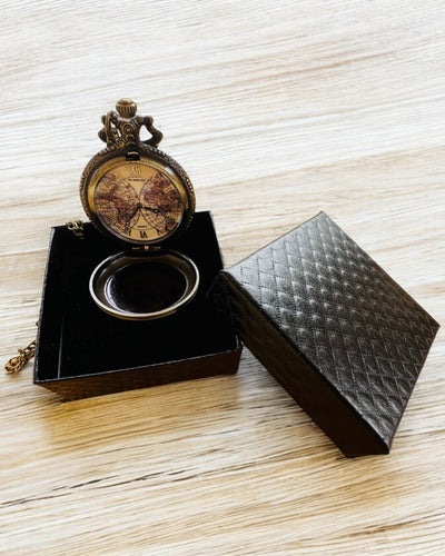 Reloj de Bolsillo Clásico de Cuarzo con Mapa del Mundo – Colgante con Cadena de Estilo Vintage para Ella y para Él, grabado