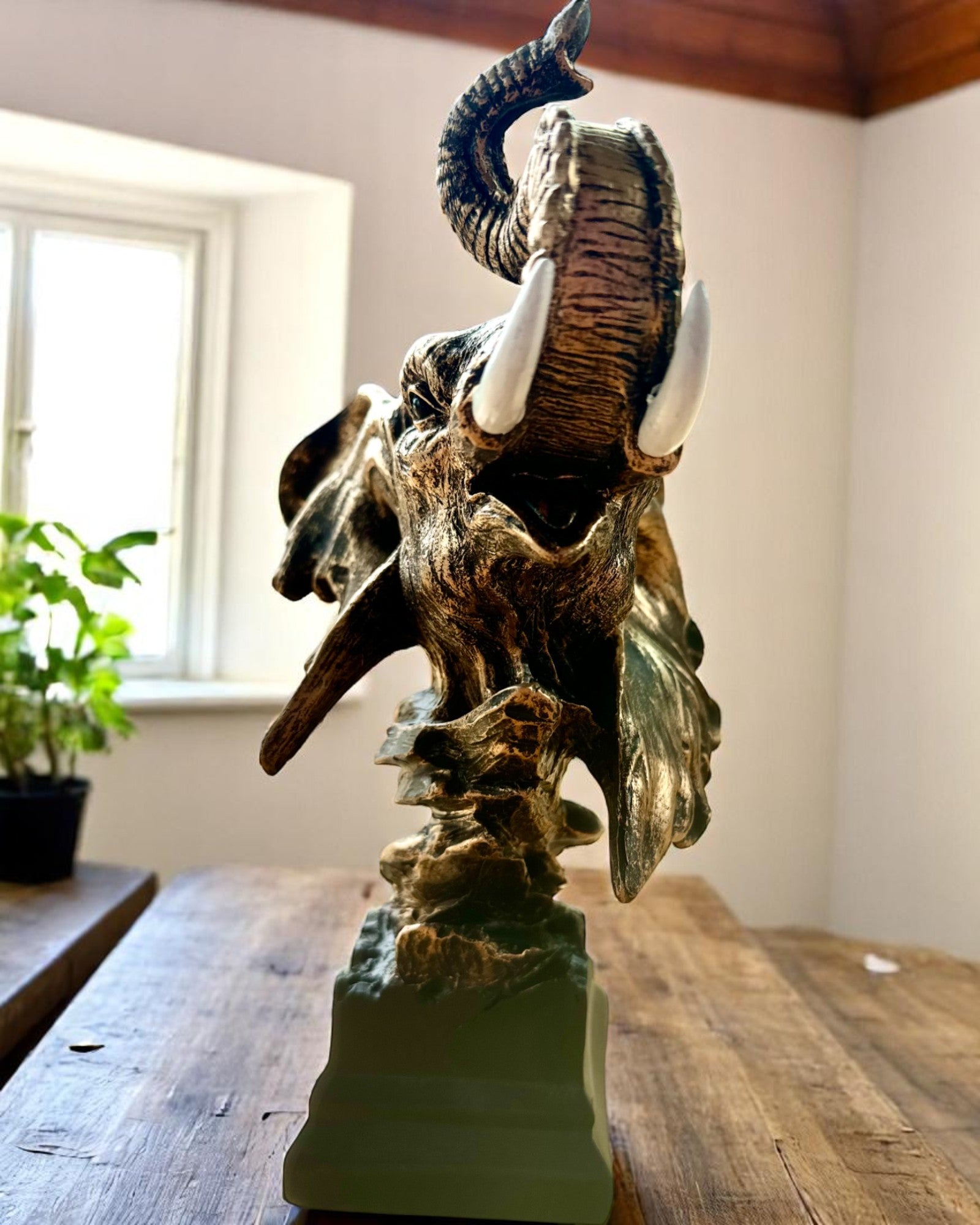 Statuetka Decorativa "Duma Sawanny" – Figura de Cabeza de Elefante con opción de grabado, para regalo