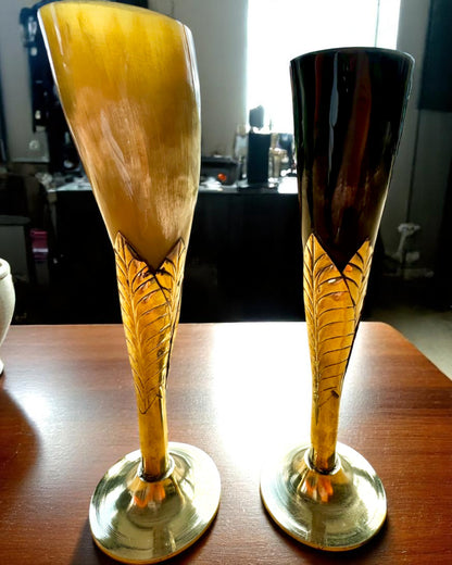 Copa "Duch del Oficio" de cuerno de búfalo y latón – hecha a mano en India, 22 cm, posibilidad de personalización con grabado para regalo