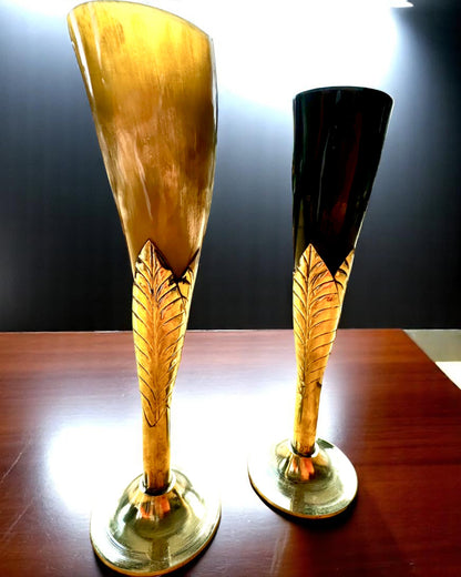 Copa "Duch del Oficio" de cuerno de búfalo y latón – hecha a mano en India, 22 cm, posibilidad de personalización con grabado para regalo